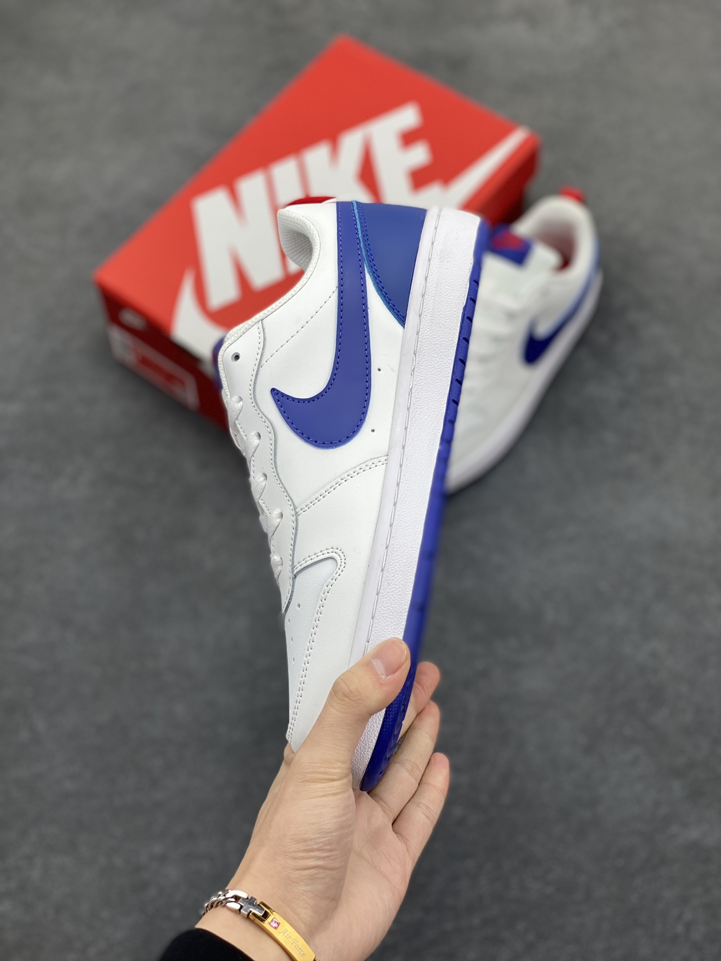 图片[3]-福利特价 Nike Court Borough Low 低帮百搭透气休闲运动板鞋男女鞋 经典耐用的设计，兼顾舒适脚感和出众风范，演绎匠心之作。结构性的支撑贴合感结合复古篮球设计，塑就场外全明星风范。 货号：BQ5448-113 尺码：36 36.5 37.5 38 38.5 39 40 40.5 41 42 42.5 43 44 45-选品中心