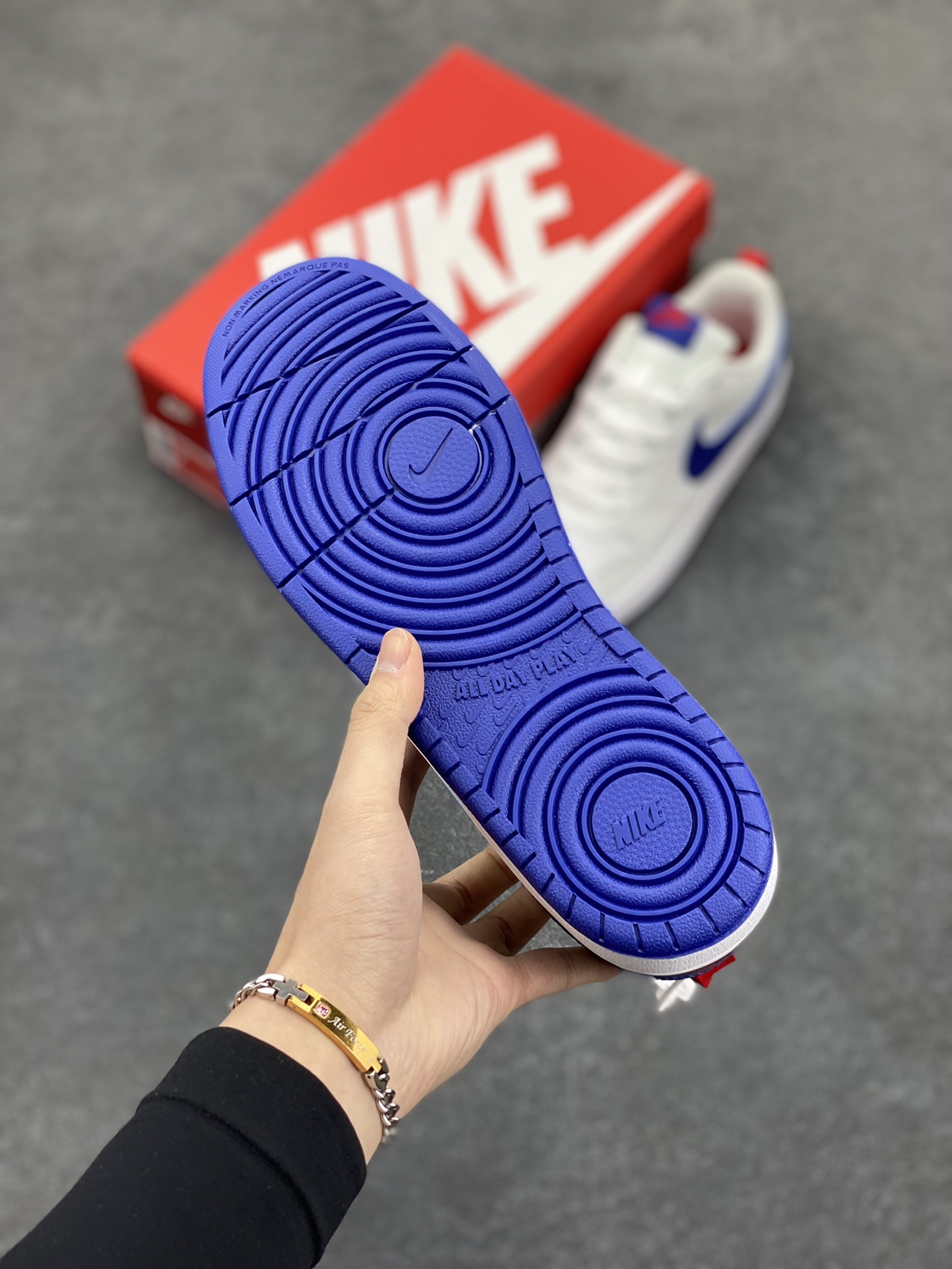 图片[5]-福利特价 Nike Court Borough Low 低帮百搭透气休闲运动板鞋男女鞋 经典耐用的设计，兼顾舒适脚感和出众风范，演绎匠心之作。结构性的支撑贴合感结合复古篮球设计，塑就场外全明星风范。 货号：BQ5448-113 尺码：36 36.5 37.5 38 38.5 39 40 40.5 41 42 42.5 43 44 45-选品中心