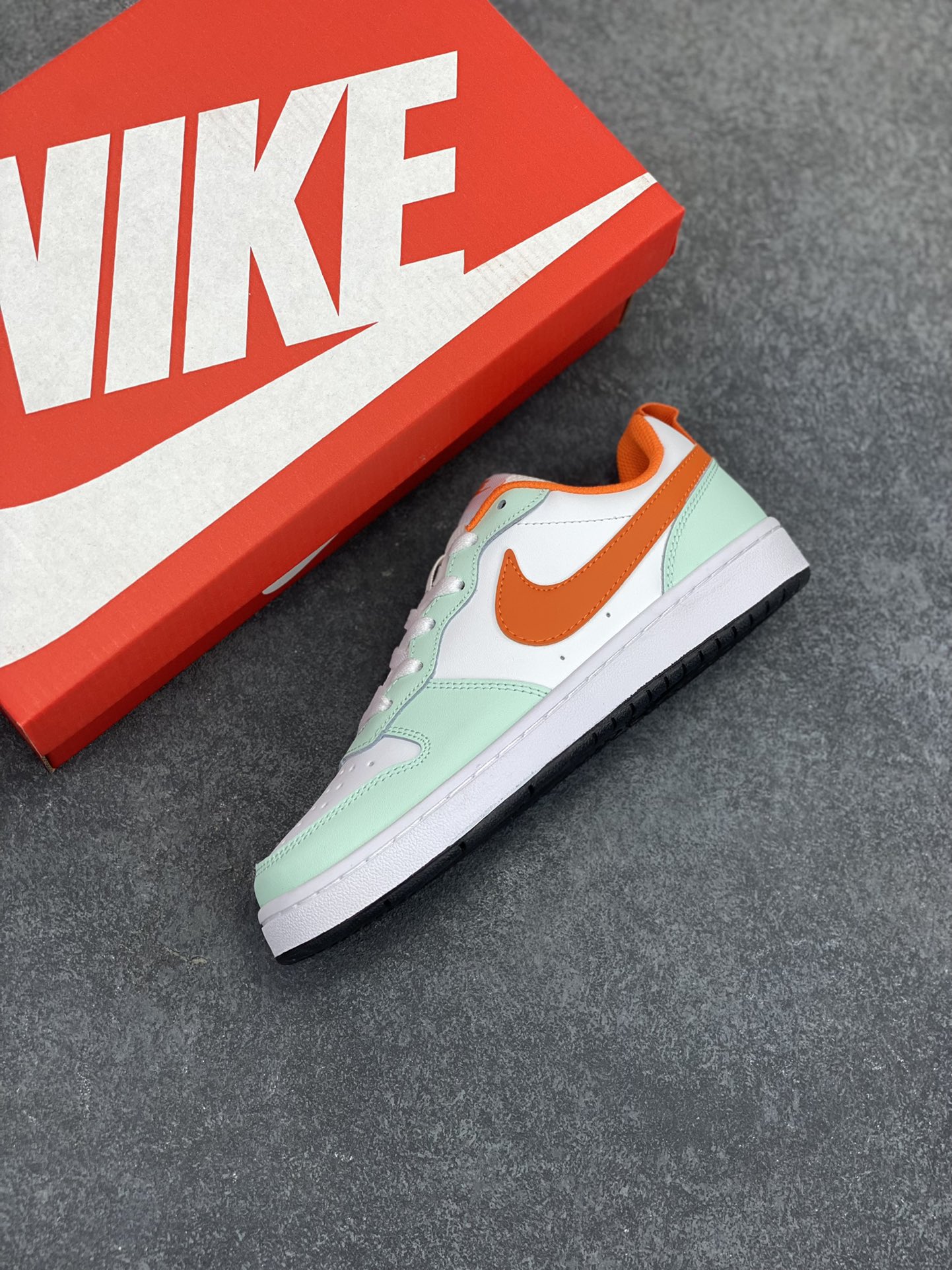 图片[7]-福利特价 Nike Court Borough Low 低帮百搭透气休闲运动板鞋男女鞋 经典耐用的设计，兼顾舒适脚感和出众风范，演绎匠心之作。结构性的支撑贴合感结合复古篮球设计，塑就场外全明星风范。 货号：FN3687-181 尺码：36 36.5 37.5 38 38.5 39 40 40.5 41 42 42.5 43 44 45-选品中心