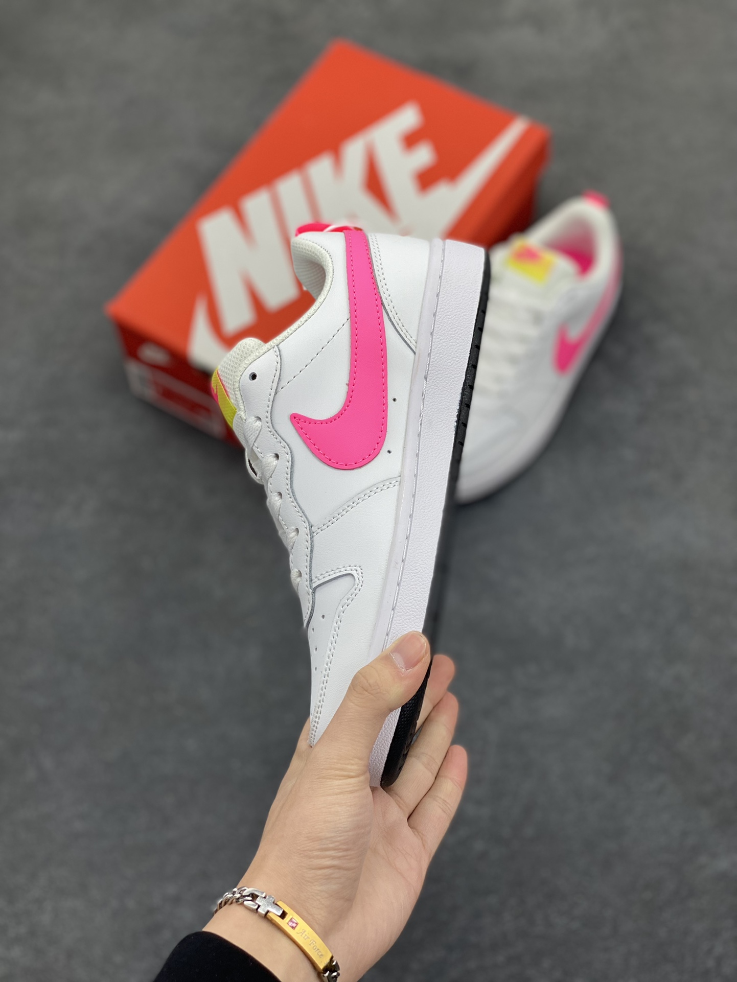 图片[3]-福利特价 Nike Court Borough Low 低帮百搭透气休闲运动板鞋男女鞋 经典耐用的设计，兼顾舒适脚感和出众风范，演绎匠心之作。结构性的支撑贴合感结合复古篮球设计，塑就场外全明星风范。 货号：BQ5448-108 尺码：36 36.5 37.5 38 38.5 39 40 40.5 41 42 42.5 43 44 45-选品中心