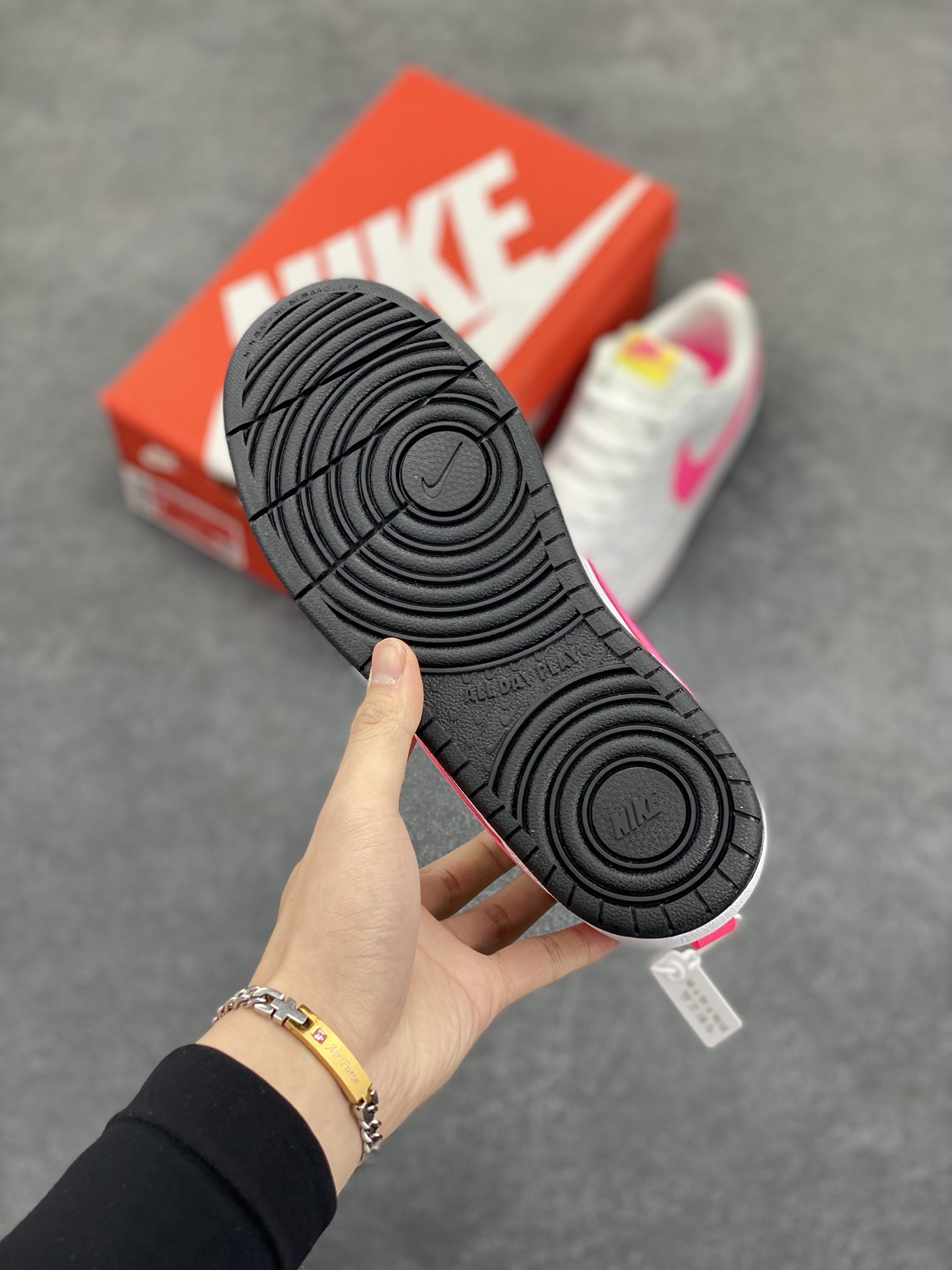 图片[5]-福利特价 Nike Court Borough Low 低帮百搭透气休闲运动板鞋男女鞋 经典耐用的设计，兼顾舒适脚感和出众风范，演绎匠心之作。结构性的支撑贴合感结合复古篮球设计，塑就场外全明星风范。 货号：BQ5448-108 尺码：36 36.5 37.5 38 38.5 39 40 40.5 41 42 42.5 43 44 45-选品中心