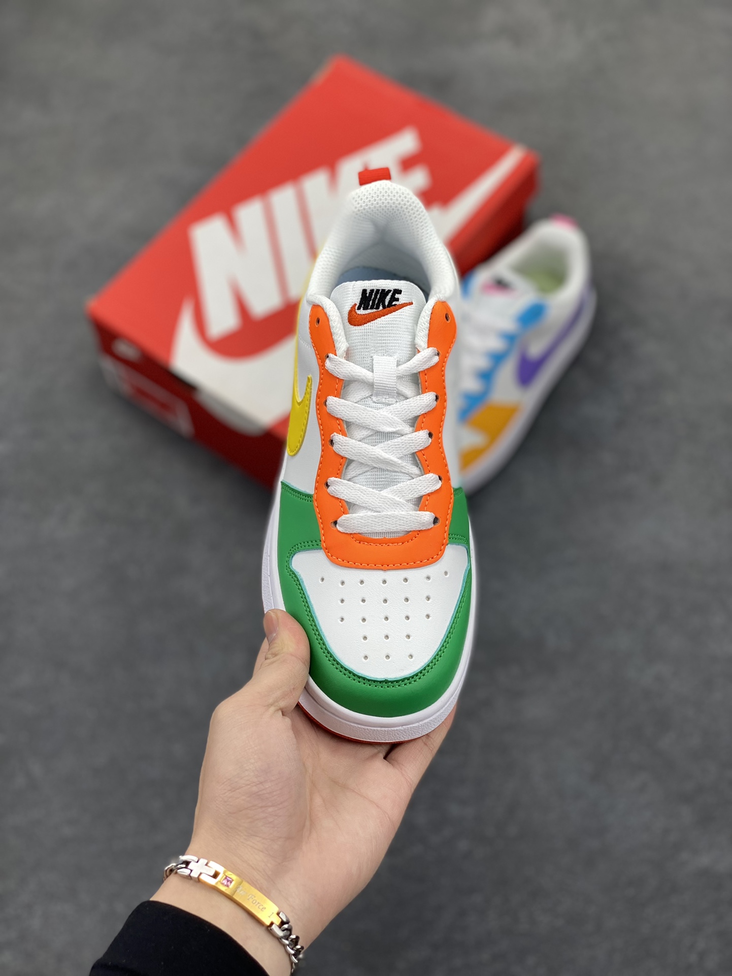 图片[2]-福利特价 Nike Court Borough Low 低帮百搭透气休闲运动板鞋男女鞋 经典耐用的设计，兼顾舒适脚感和出众风范，演绎匠心之作。结构性的支撑贴合感结合复古篮球设计，塑就场外全明星风范。 货号：FQ8373-902 尺码：36 36.5 37.5 38 38.5 39 40 40.5 41 42 42.5 43 44 45-选品中心