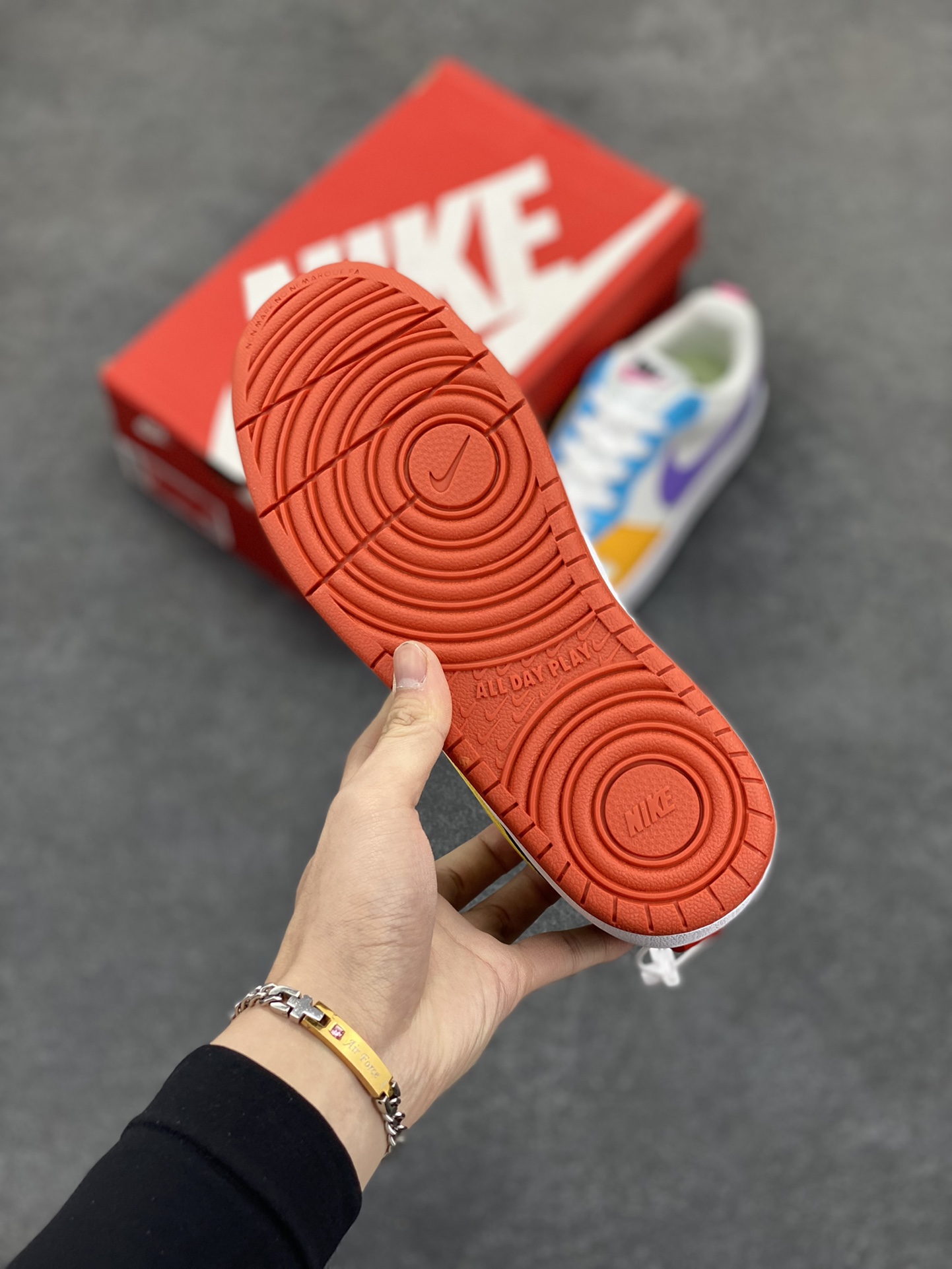 图片[5]-福利特价 Nike Court Borough Low 低帮百搭透气休闲运动板鞋男女鞋 经典耐用的设计，兼顾舒适脚感和出众风范，演绎匠心之作。结构性的支撑贴合感结合复古篮球设计，塑就场外全明星风范。 货号：FQ8373-902 尺码：36 36.5 37.5 38 38.5 39 40 40.5 41 42 42.5 43 44 45-选品中心