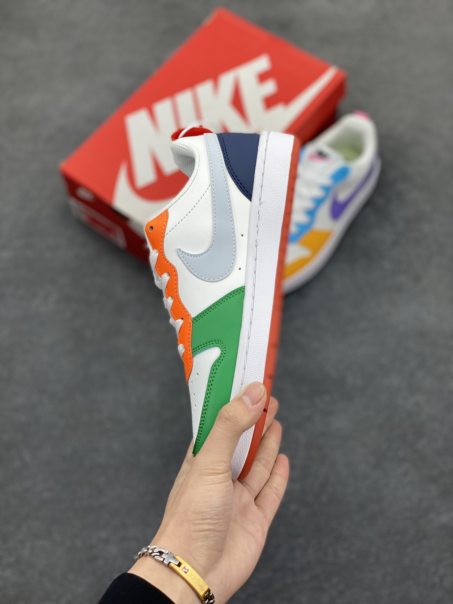 图片[3]-福利特价 Nike Court Borough Low 低帮百搭透气休闲运动板鞋男女鞋 经典耐用的设计，兼顾舒适脚感和出众风范，演绎匠心之作。结构性的支撑贴合感结合复古篮球设计，塑就场外全明星风范。 货号：FQ8373-902 尺码：36 36.5 37.5 38 38.5 39 40 40.5 41 42 42.5 43 44 45-选品中心