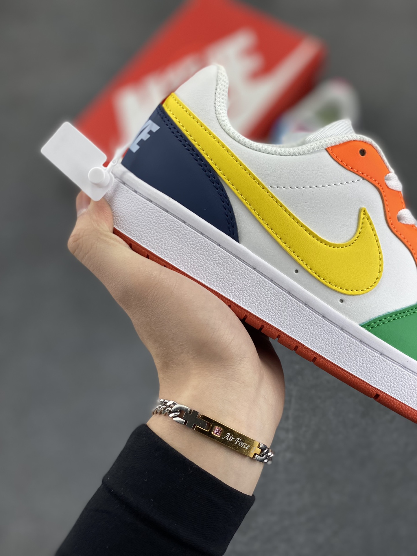 图片[6]-福利特价 Nike Court Borough Low 低帮百搭透气休闲运动板鞋男女鞋 经典耐用的设计，兼顾舒适脚感和出众风范，演绎匠心之作。结构性的支撑贴合感结合复古篮球设计，塑就场外全明星风范。 货号：FQ8373-902 尺码：36 36.5 37.5 38 38.5 39 40 40.5 41 42 42.5 43 44 45-选品中心