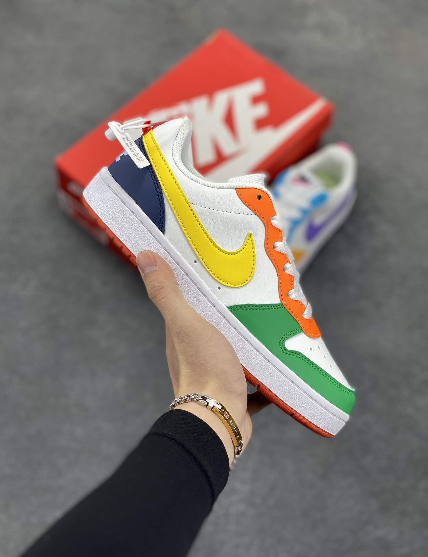 福利特价 Nike Court Borough Low 低帮百搭透气休闲运动板鞋男女鞋 经典耐用的设计,兼顾舒适脚感和出众风范,演绎匠心之作。结构性的支撑贴合感结合复古篮球设计,塑就场外全明星风范。 货号:FQ8373-902 尺码:36 36.5 37.5 38 38.5 39 40 40.5 41 42 42.5 43 44 45-选品中心