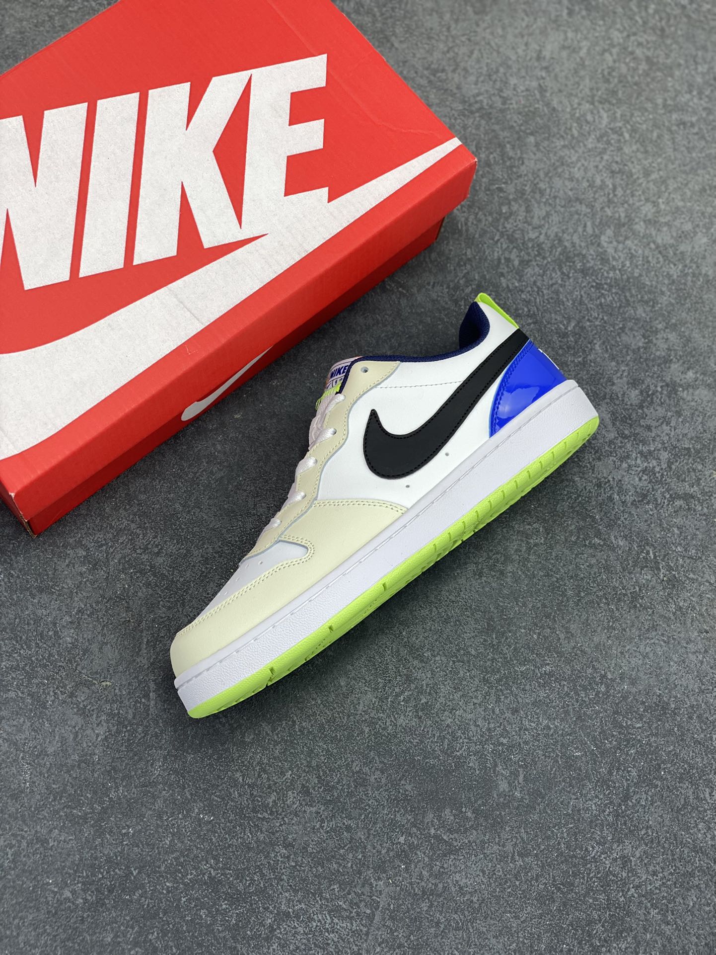 图片[7]-福利特价 Nike Court Borough Low 低帮百搭透气休闲运动板鞋男女鞋 经典耐用的设计，兼顾舒适脚感和出众风范，演绎匠心之作。结构性的支撑贴合感结合复古篮球设计，塑就场外全明星风范。 货号：FB1394-101 尺码：36 36.5 37.5 38 38.5 39 40 40.5 41 42 42.5 43 44 45-选品中心