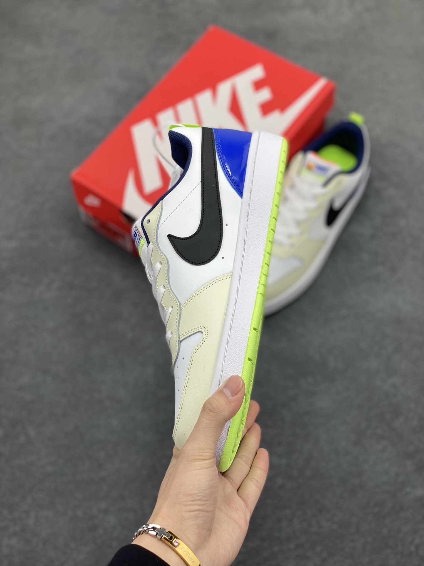 图片[3]-福利特价 Nike Court Borough Low 低帮百搭透气休闲运动板鞋男女鞋 经典耐用的设计，兼顾舒适脚感和出众风范，演绎匠心之作。结构性的支撑贴合感结合复古篮球设计，塑就场外全明星风范。 货号：FB1394-101 尺码：36 36.5 37.5 38 38.5 39 40 40.5 41 42 42.5 43 44 45-选品中心