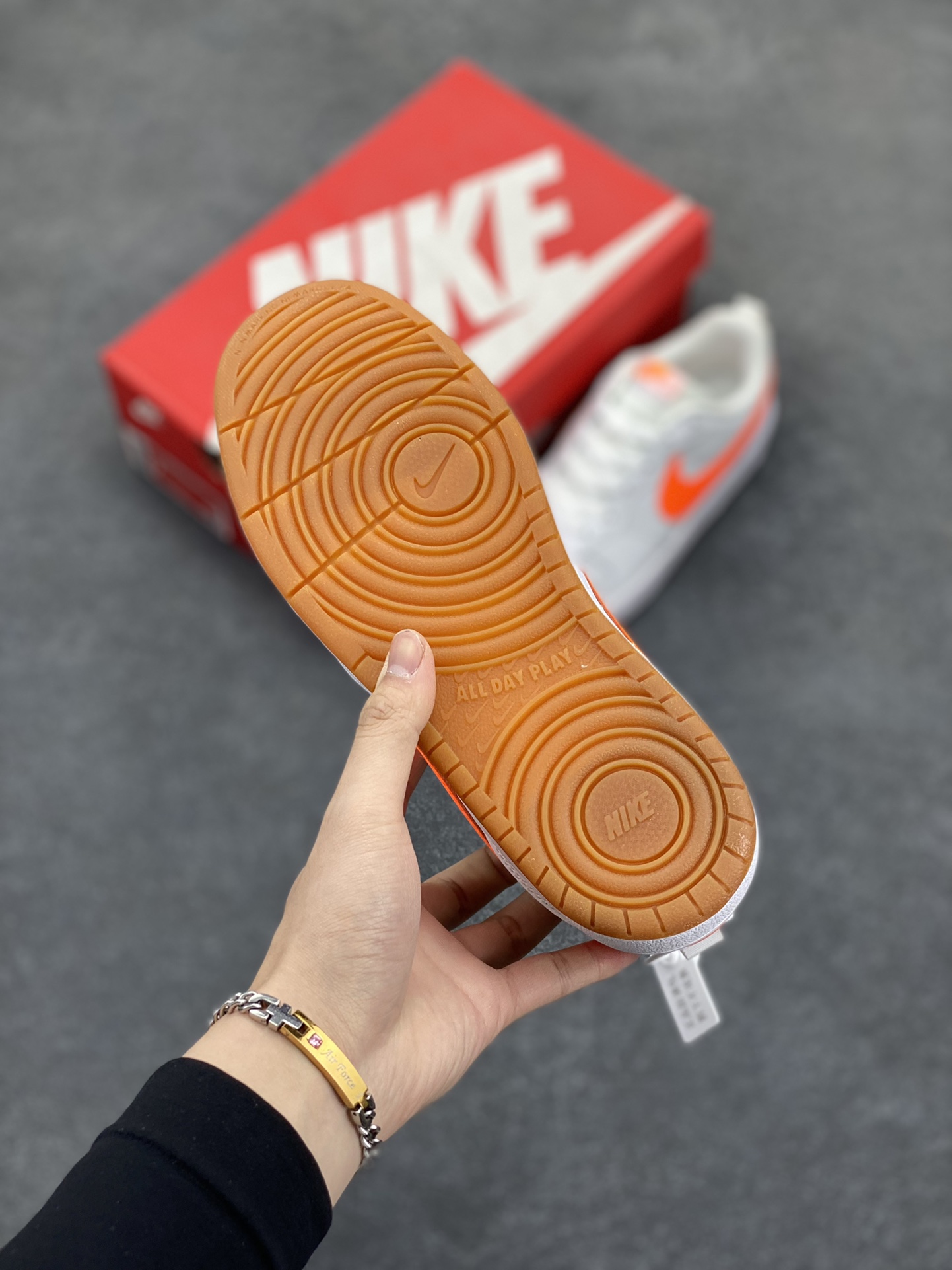 图片[5]-福利特价 Nike Court Borough Low 低帮百搭透气休闲运动板鞋男女鞋 经典耐用的设计，兼顾舒适脚感和出众风范，演绎匠心之作。结构性的支撑贴合感结合复古篮球设计，塑就场外全明星风范。 货号：BQ5448-114 尺码：36 36.5 37.5 38 38.5 39 40 40.5 41 42 42.5 43 44 45-选品中心