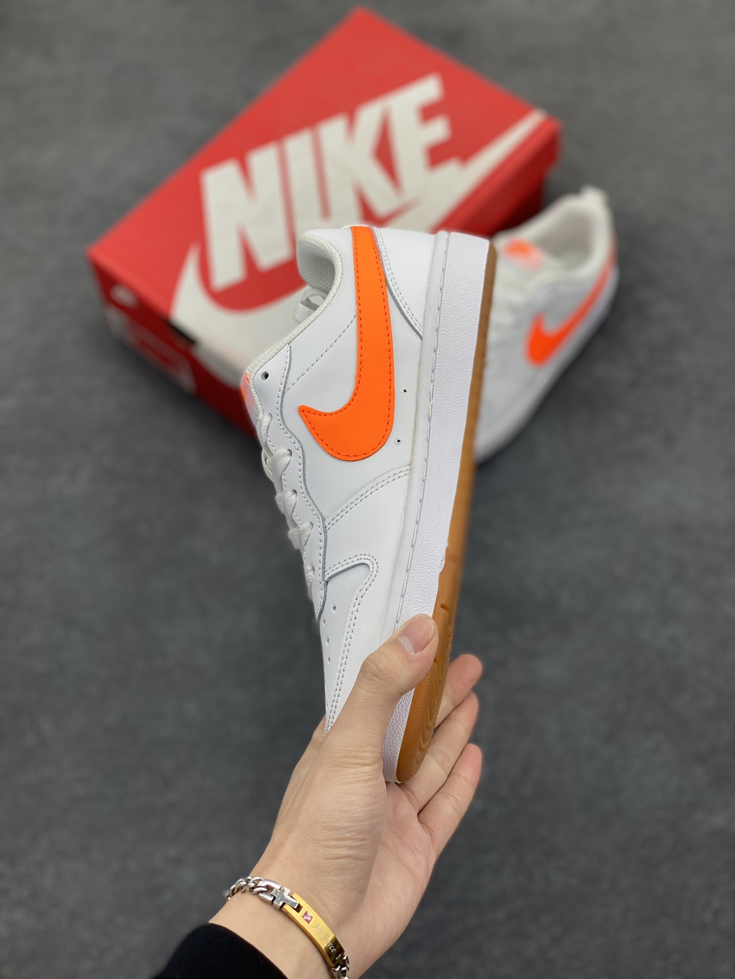图片[3]-福利特价 Nike Court Borough Low 低帮百搭透气休闲运动板鞋男女鞋 经典耐用的设计，兼顾舒适脚感和出众风范，演绎匠心之作。结构性的支撑贴合感结合复古篮球设计，塑就场外全明星风范。 货号：BQ5448-114 尺码：36 36.5 37.5 38 38.5 39 40 40.5 41 42 42.5 43 44 45-选品中心