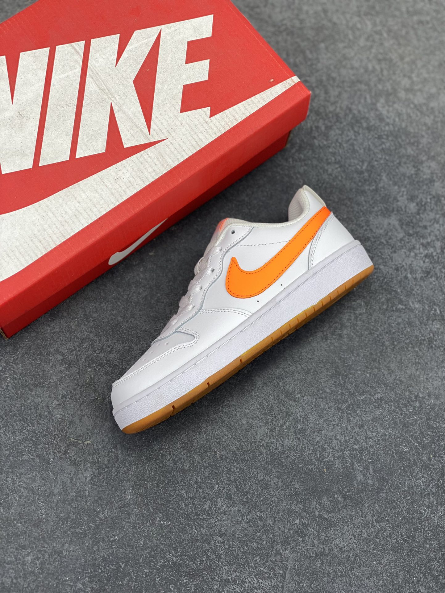 图片[7]-福利特价 Nike Court Borough Low 低帮百搭透气休闲运动板鞋男女鞋 经典耐用的设计，兼顾舒适脚感和出众风范，演绎匠心之作。结构性的支撑贴合感结合复古篮球设计，塑就场外全明星风范。 货号：BQ5448-114 尺码：36 36.5 37.5 38 38.5 39 40 40.5 41 42 42.5 43 44 45-选品中心