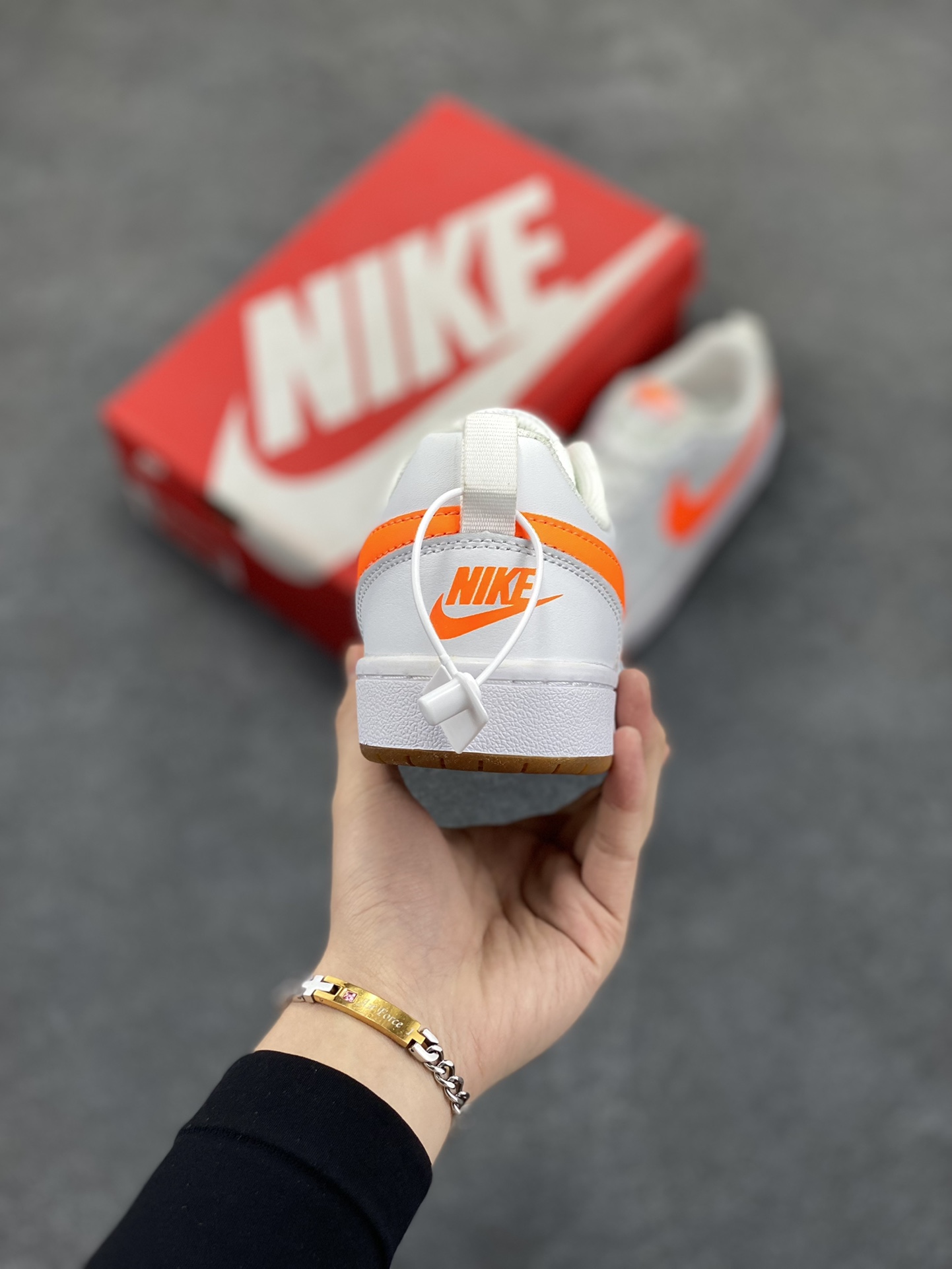 图片[4]-福利特价 Nike Court Borough Low 低帮百搭透气休闲运动板鞋男女鞋 经典耐用的设计，兼顾舒适脚感和出众风范，演绎匠心之作。结构性的支撑贴合感结合复古篮球设计，塑就场外全明星风范。 货号：BQ5448-114 尺码：36 36.5 37.5 38 38.5 39 40 40.5 41 42 42.5 43 44 45-选品中心