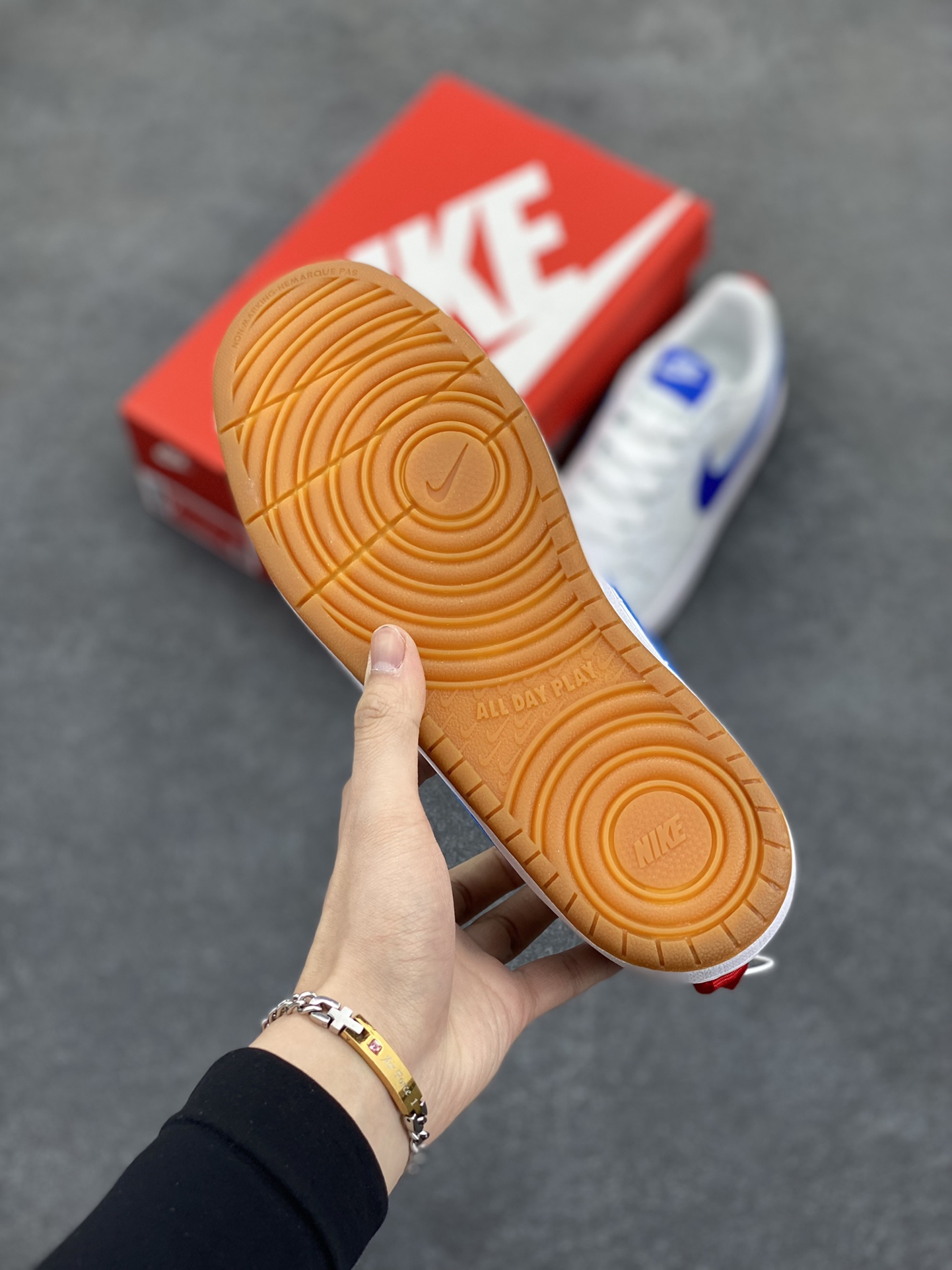 图片[5]-福利特价 Nike Court Borough Low 低帮百搭透气休闲运动板鞋男女鞋 经典耐用的设计，兼顾舒适脚感和出众风范，演绎匠心之作。结构性的支撑贴合感结合复古篮球设计，塑就场外全明星风范。 货号：BQ5448-109 尺码：36 36.5 37.5 38 38.5 39 40 40.5 41 42 42.5 43 44 45-选品中心