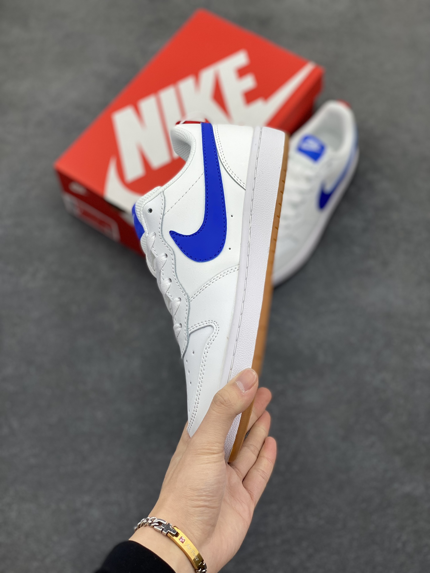 图片[3]-福利特价 Nike Court Borough Low 低帮百搭透气休闲运动板鞋男女鞋 经典耐用的设计，兼顾舒适脚感和出众风范，演绎匠心之作。结构性的支撑贴合感结合复古篮球设计，塑就场外全明星风范。 货号：BQ5448-109 尺码：36 36.5 37.5 38 38.5 39 40 40.5 41 42 42.5 43 44 45-选品中心