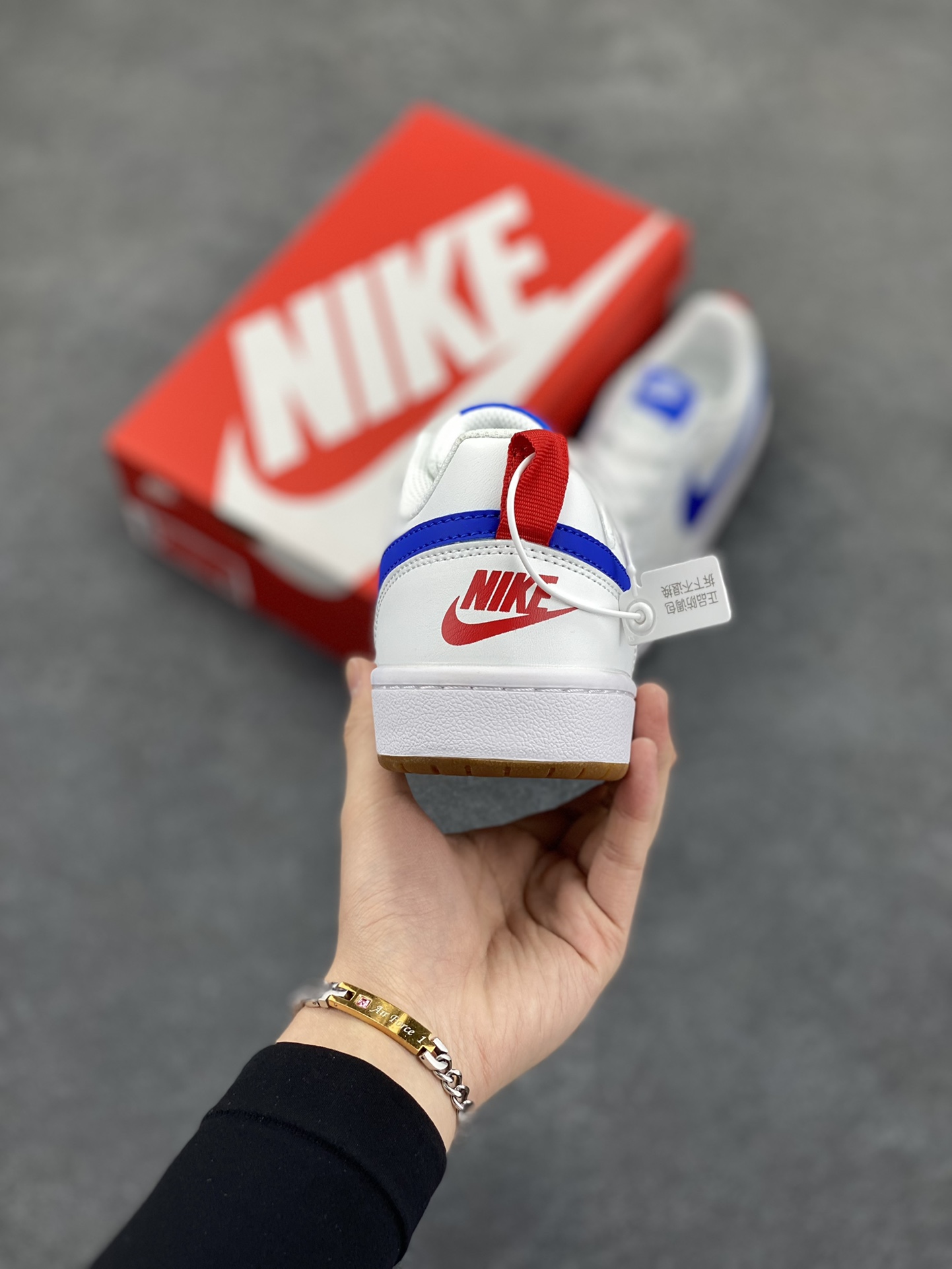 图片[4]-福利特价 Nike Court Borough Low 低帮百搭透气休闲运动板鞋男女鞋 经典耐用的设计，兼顾舒适脚感和出众风范，演绎匠心之作。结构性的支撑贴合感结合复古篮球设计，塑就场外全明星风范。 货号：BQ5448-109 尺码：36 36.5 37.5 38 38.5 39 40 40.5 41 42 42.5 43 44 45-选品中心