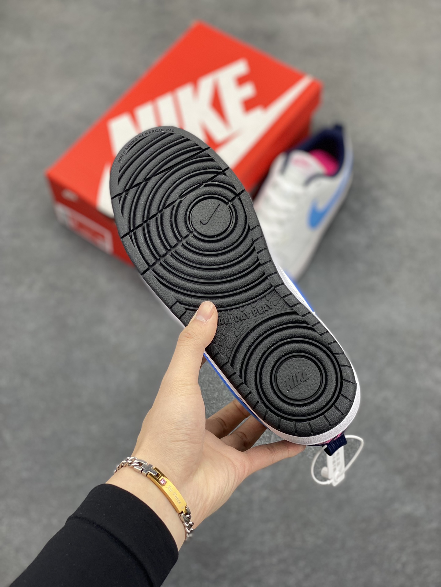 图片[5]-福利特价 Nike Court Borough Low 低帮百搭透气休闲运动板鞋男女鞋 经典耐用的设计，兼顾舒适脚感和出众风范，演绎匠心之作。结构性的支撑贴合感结合复古篮球设计，塑就场外全明星风范。 货号：BQ5448-106 尺码：36 36.5 37.5 38 38.5 39 40 40.5 41 42 42.5 43 44 45-选品中心