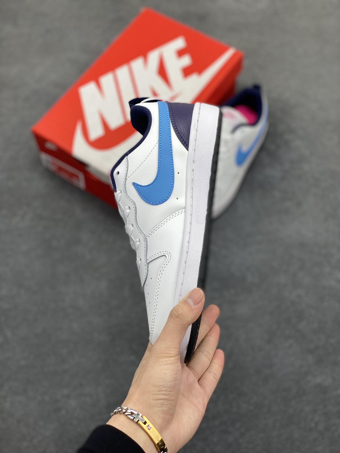 图片[3]-福利特价 Nike Court Borough Low 低帮百搭透气休闲运动板鞋男女鞋 经典耐用的设计，兼顾舒适脚感和出众风范，演绎匠心之作。结构性的支撑贴合感结合复古篮球设计，塑就场外全明星风范。 货号：BQ5448-106 尺码：36 36.5 37.5 38 38.5 39 40 40.5 41 42 42.5 43 44 45-选品中心