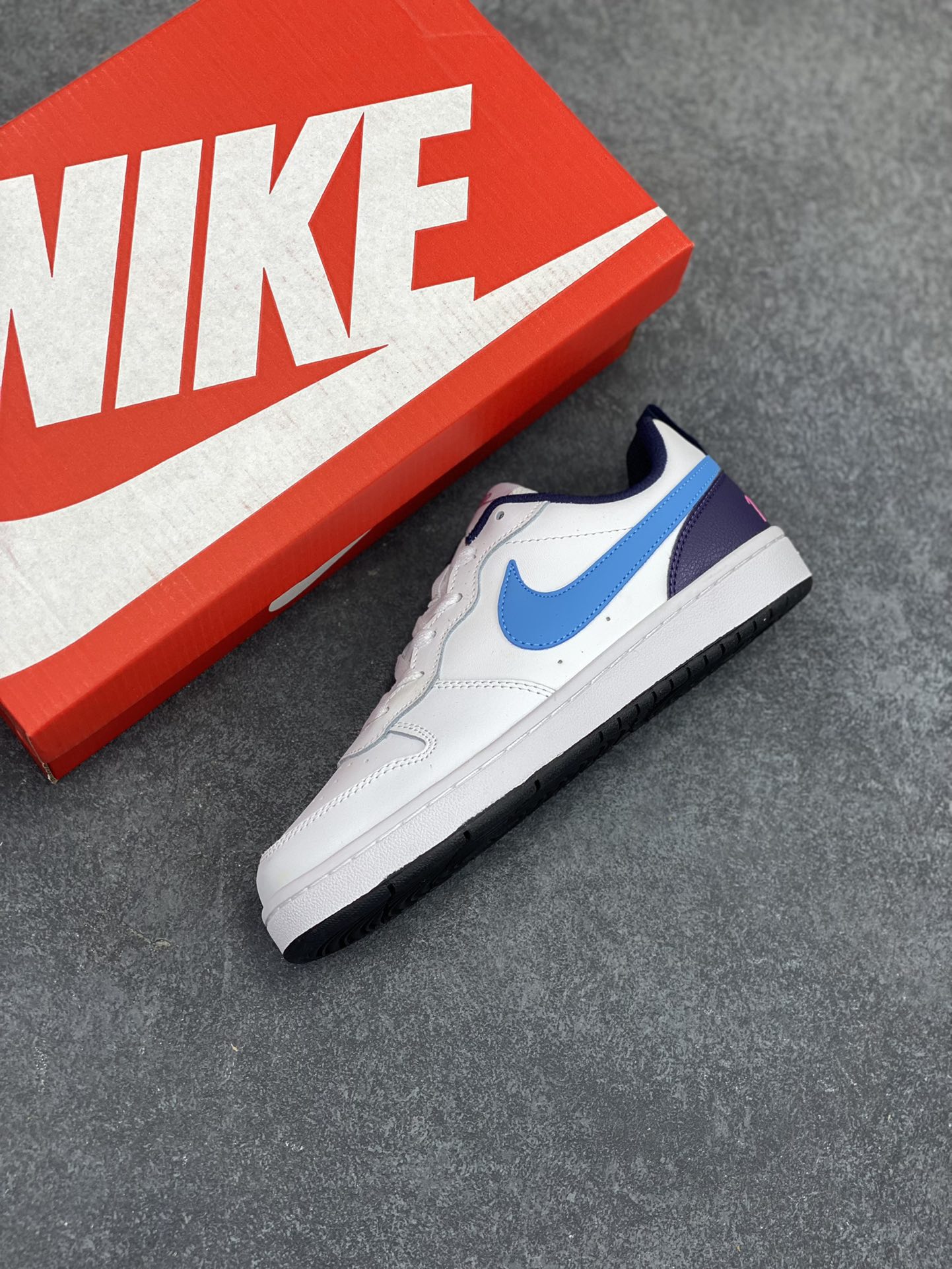 图片[7]-福利特价 Nike Court Borough Low 低帮百搭透气休闲运动板鞋男女鞋 经典耐用的设计，兼顾舒适脚感和出众风范，演绎匠心之作。结构性的支撑贴合感结合复古篮球设计，塑就场外全明星风范。 货号：BQ5448-106 尺码：36 36.5 37.5 38 38.5 39 40 40.5 41 42 42.5 43 44 45-选品中心