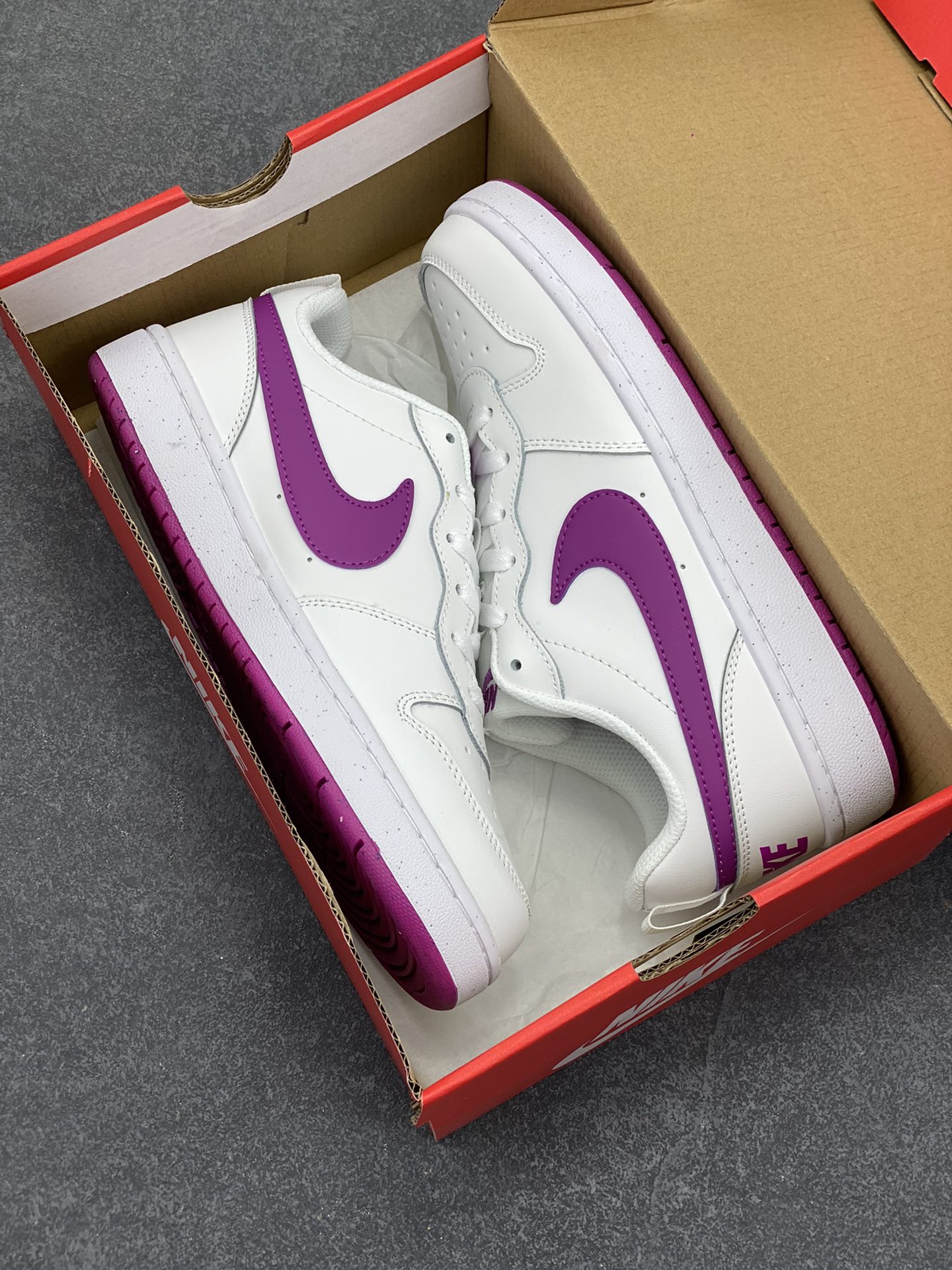 图片[9]-福利特价 Nike Court Borough Low 低帮百搭透气休闲运动板鞋男女鞋 经典耐用的设计，兼顾舒适脚感和出众风范，演绎匠心之作。结构性的支撑贴合感结合复古篮球设计，塑就场外全明星风范。 货号：DV5456-121 尺码：36 36.5 37.5 38 38.5 39 40 40.5 41 42 42.5 43 44 45-选品中心