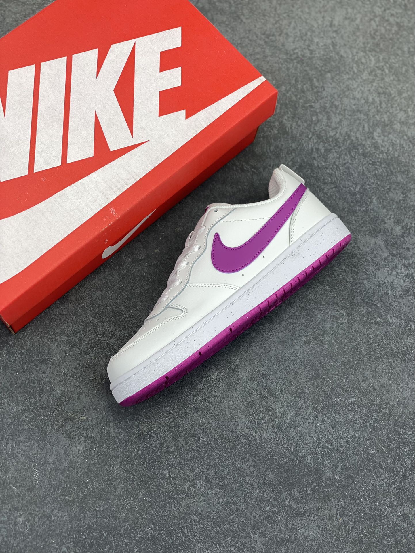 图片[7]-福利特价 Nike Court Borough Low 低帮百搭透气休闲运动板鞋男女鞋 经典耐用的设计，兼顾舒适脚感和出众风范，演绎匠心之作。结构性的支撑贴合感结合复古篮球设计，塑就场外全明星风范。 货号：DV5456-121 尺码：36 36.5 37.5 38 38.5 39 40 40.5 41 42 42.5 43 44 45-选品中心