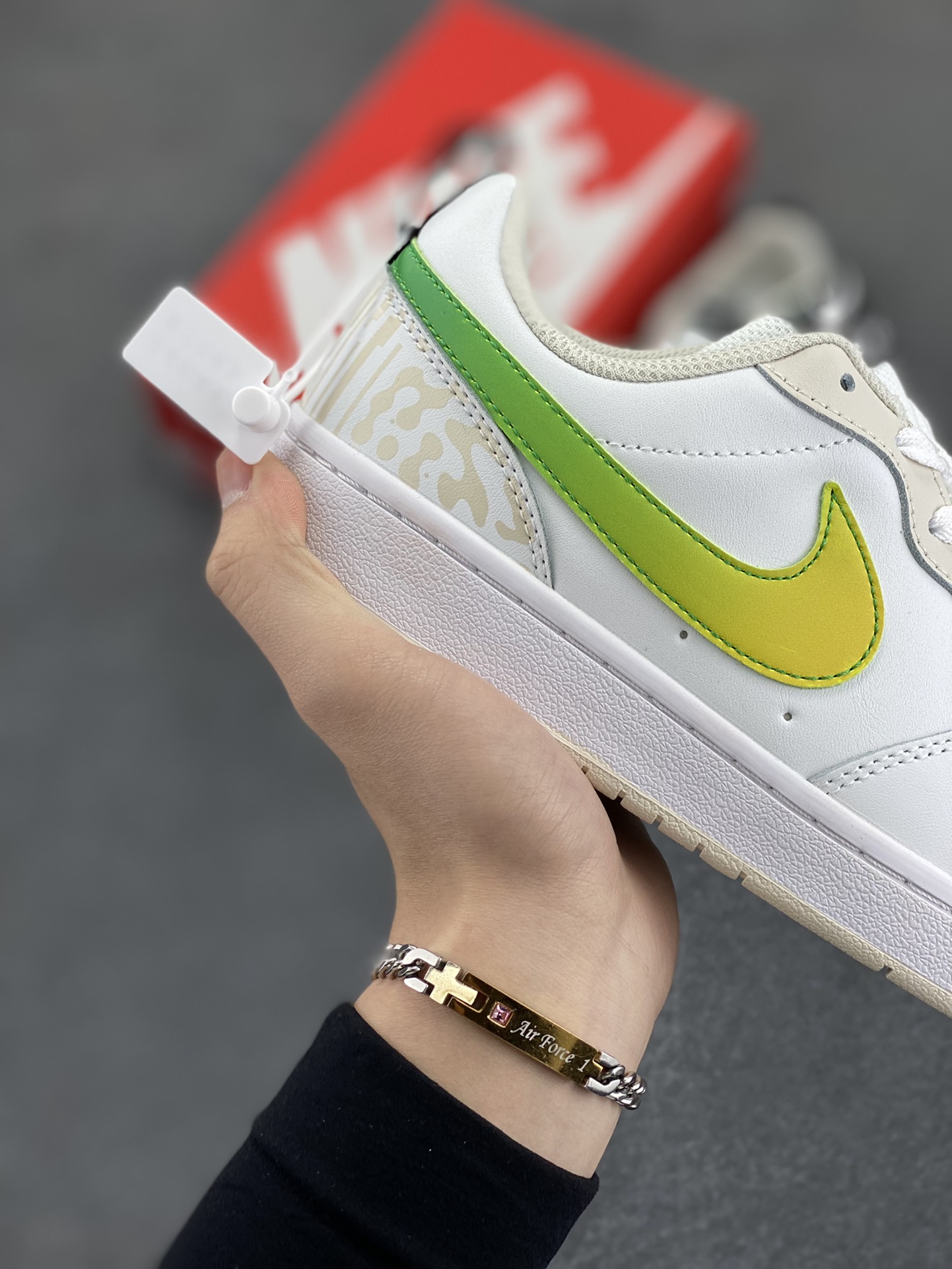 图片[6]-福利特价 Nike Court Borough Low 低帮百搭透气休闲运动板鞋男女鞋 经典耐用的设计，兼顾舒适脚感和出众风范，演绎匠心之作。结构性的支撑贴合感结合复古篮球设计，塑就场外全明星风范。 货号：FJ7692-191 尺码：36 36.5 37.5 38 38.5 39 40 40.5 41 42 42.5 43 44 45-选品中心