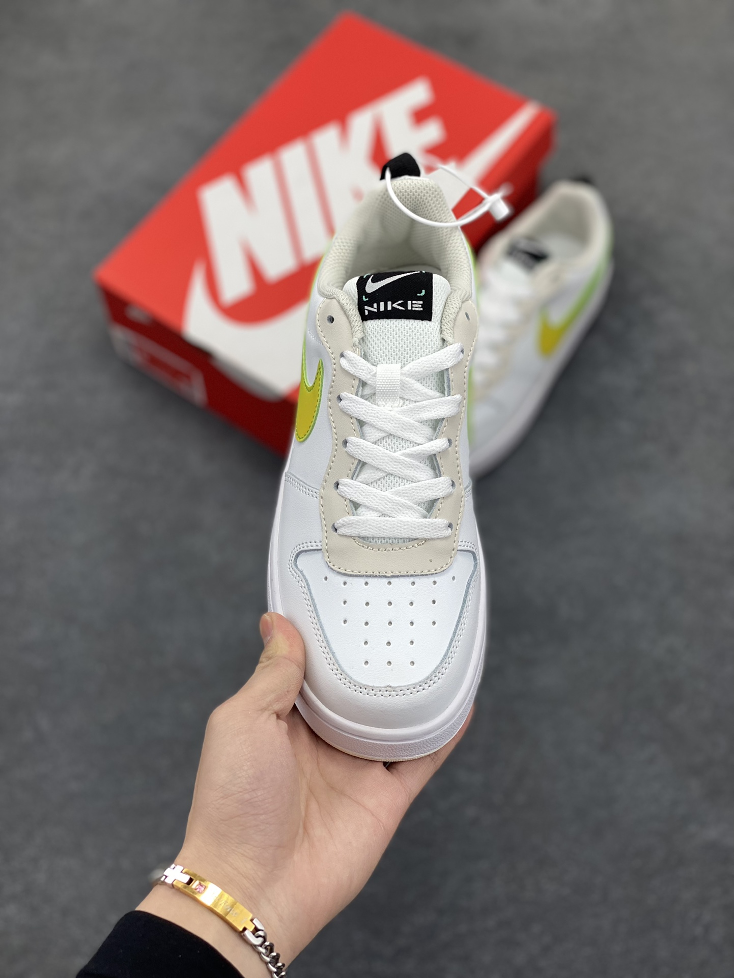 图片[2]-福利特价 Nike Court Borough Low 低帮百搭透气休闲运动板鞋男女鞋 经典耐用的设计，兼顾舒适脚感和出众风范，演绎匠心之作。结构性的支撑贴合感结合复古篮球设计，塑就场外全明星风范。 货号：FJ7692-191 尺码：36 36.5 37.5 38 38.5 39 40 40.5 41 42 42.5 43 44 45-选品中心