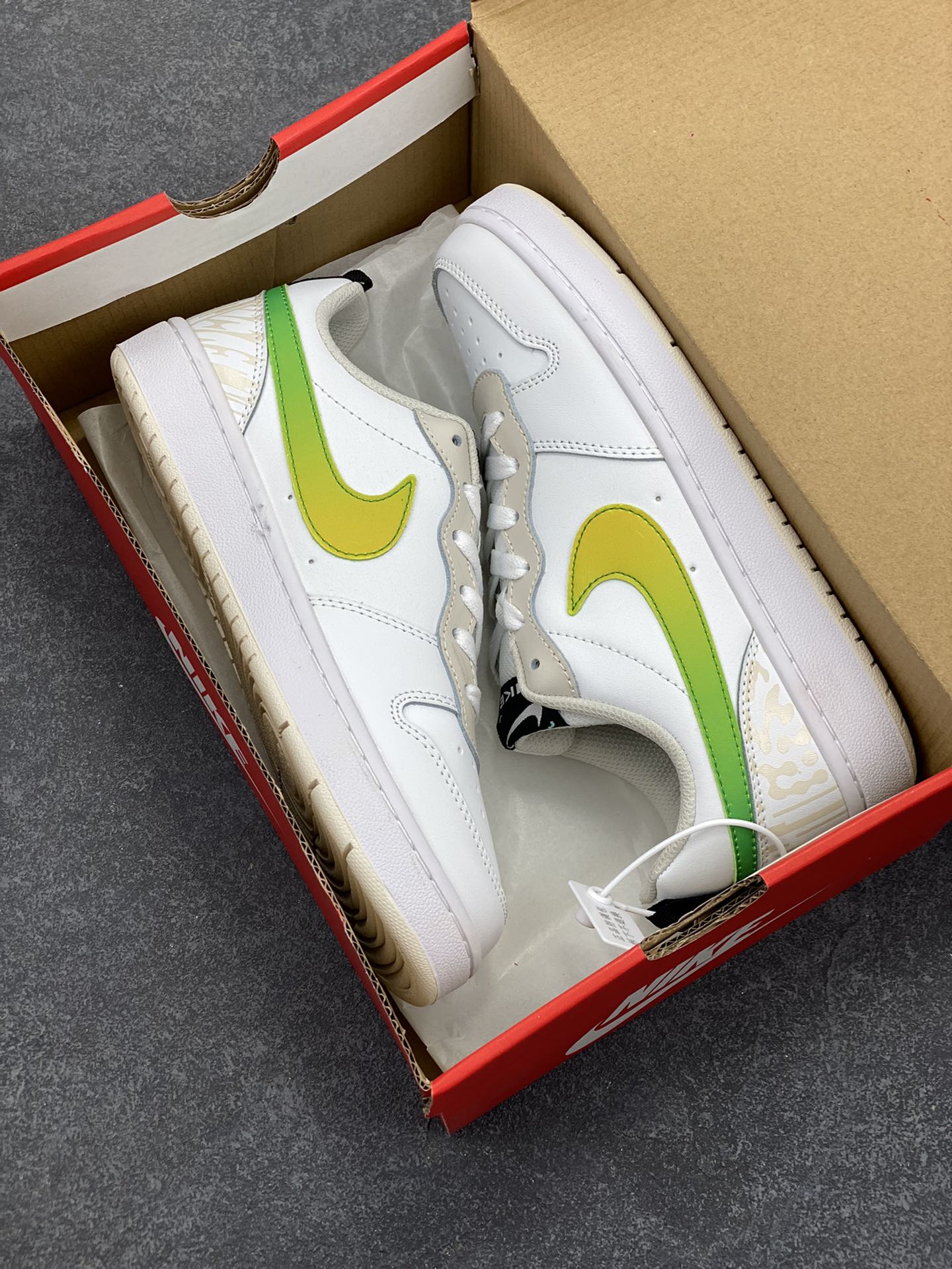 图片[9]-福利特价 Nike Court Borough Low 低帮百搭透气休闲运动板鞋男女鞋 经典耐用的设计，兼顾舒适脚感和出众风范，演绎匠心之作。结构性的支撑贴合感结合复古篮球设计，塑就场外全明星风范。 货号：FJ7692-191 尺码：36 36.5 37.5 38 38.5 39 40 40.5 41 42 42.5 43 44 45-选品中心