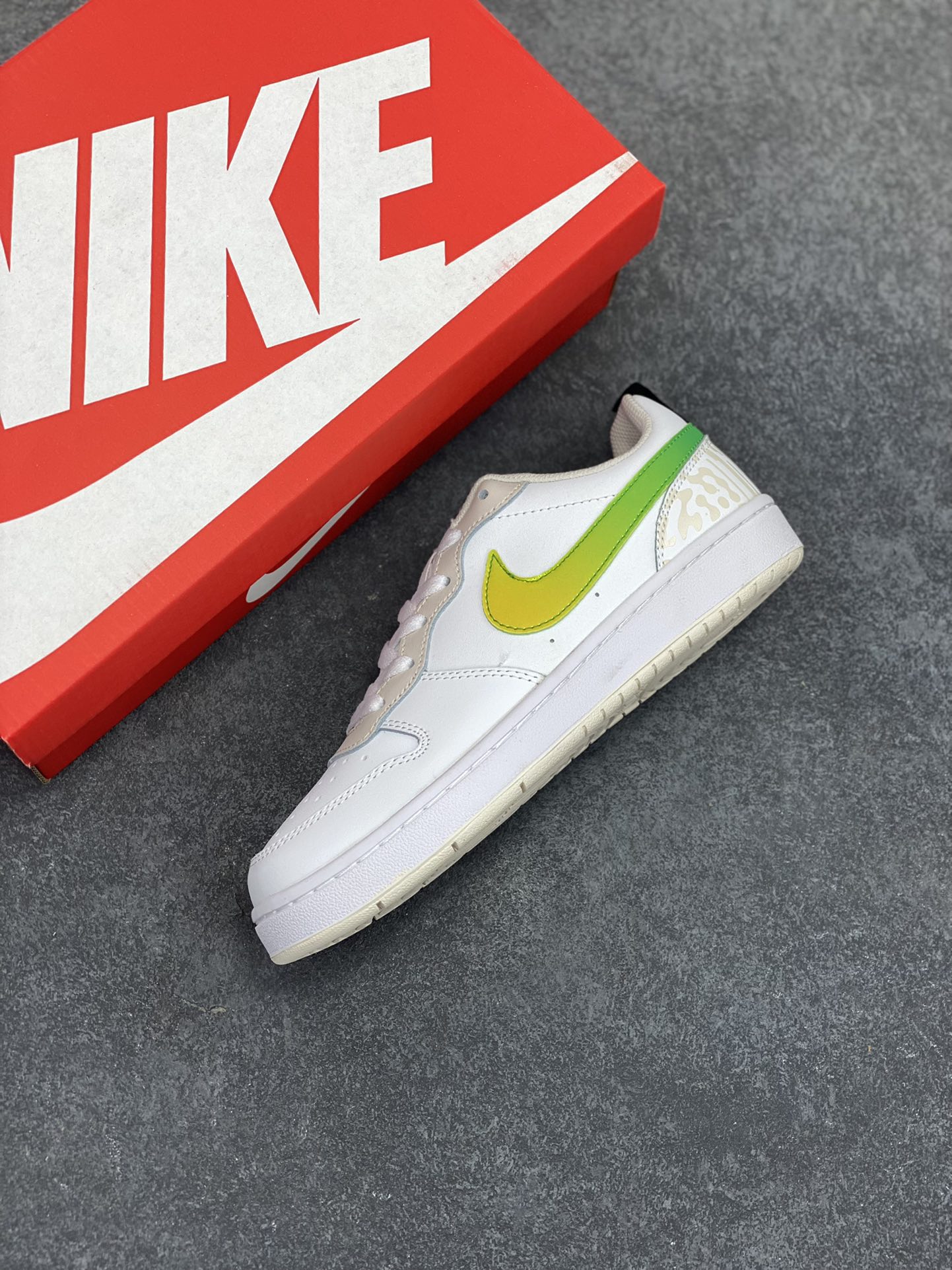 图片[7]-福利特价 Nike Court Borough Low 低帮百搭透气休闲运动板鞋男女鞋 经典耐用的设计，兼顾舒适脚感和出众风范，演绎匠心之作。结构性的支撑贴合感结合复古篮球设计，塑就场外全明星风范。 货号：FJ7692-191 尺码：36 36.5 37.5 38 38.5 39 40 40.5 41 42 42.5 43 44 45-选品中心