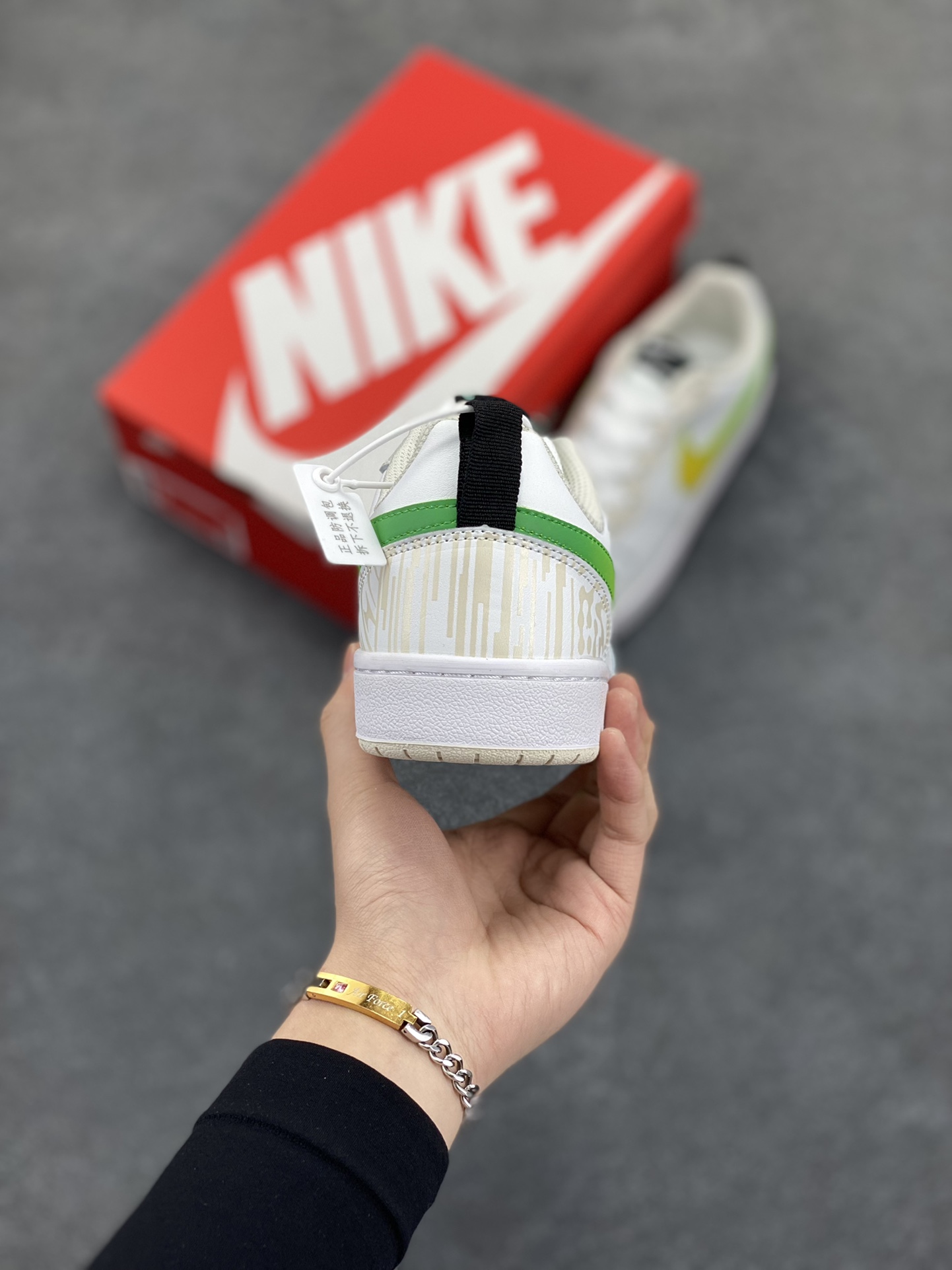 图片[4]-福利特价 Nike Court Borough Low 低帮百搭透气休闲运动板鞋男女鞋 经典耐用的设计，兼顾舒适脚感和出众风范，演绎匠心之作。结构性的支撑贴合感结合复古篮球设计，塑就场外全明星风范。 货号：FJ7692-191 尺码：36 36.5 37.5 38 38.5 39 40 40.5 41 42 42.5 43 44 45-选品中心