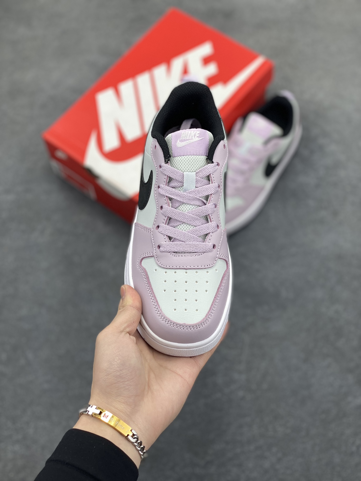 图片[2]-福利特价 Nike Court Borough Low 低帮百搭透气休闲运动板鞋男女鞋 经典耐用的设计，兼顾舒适脚感和出众风范，演绎匠心之作。结构性的支撑贴合感结合复古篮球设计，塑就场外全明星风范。 货号：BQ5448-005 尺码：36 36.5 37.5 38 38.5 39 40 40.5 41 42 42.5 43 44 45-选品中心