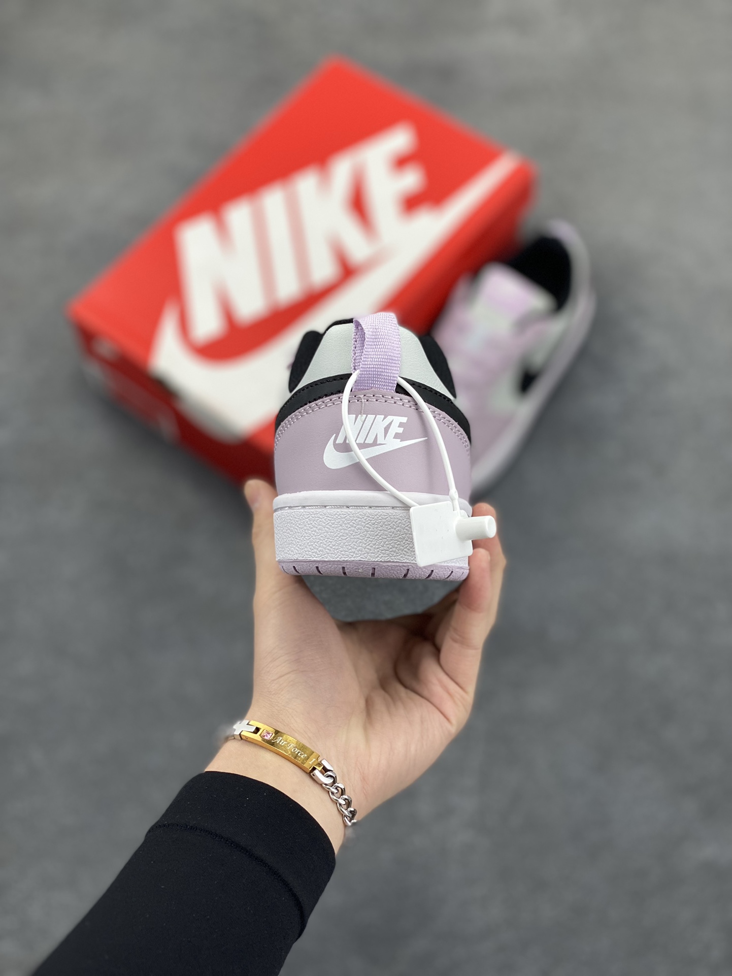 图片[4]-福利特价 Nike Court Borough Low 低帮百搭透气休闲运动板鞋男女鞋 经典耐用的设计，兼顾舒适脚感和出众风范，演绎匠心之作。结构性的支撑贴合感结合复古篮球设计，塑就场外全明星风范。 货号：BQ5448-005 尺码：36 36.5 37.5 38 38.5 39 40 40.5 41 42 42.5 43 44 45-选品中心