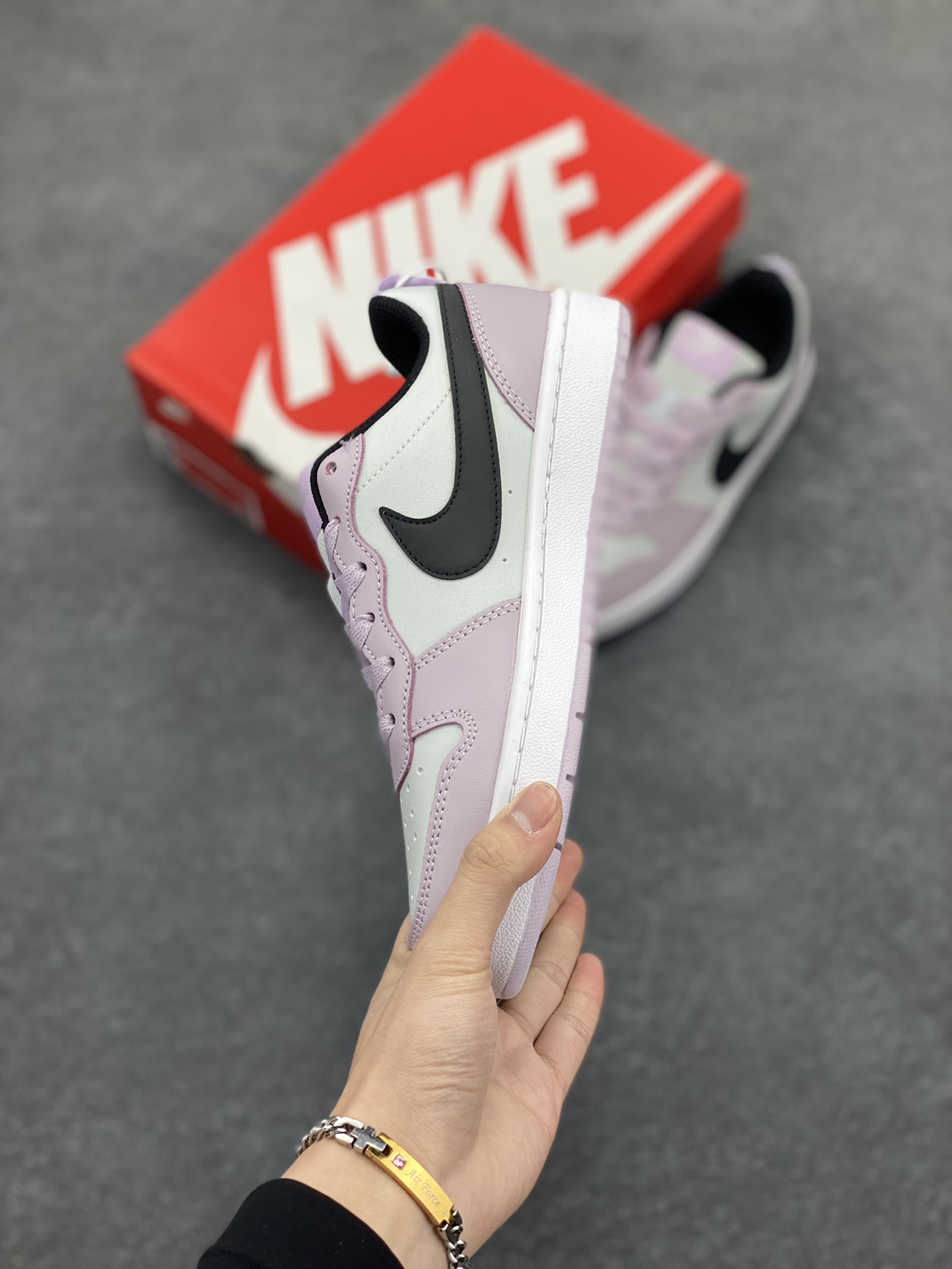 图片[3]-福利特价 Nike Court Borough Low 低帮百搭透气休闲运动板鞋男女鞋 经典耐用的设计，兼顾舒适脚感和出众风范，演绎匠心之作。结构性的支撑贴合感结合复古篮球设计，塑就场外全明星风范。 货号：BQ5448-005 尺码：36 36.5 37.5 38 38.5 39 40 40.5 41 42 42.5 43 44 45-选品中心