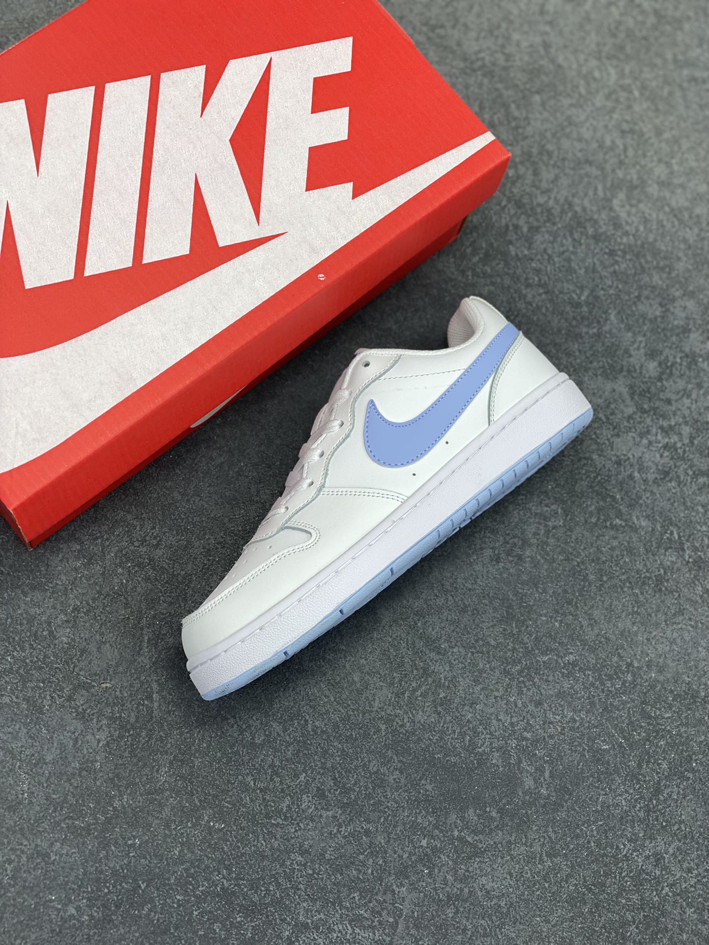 图片[7]-福利特价 Nike Court Borough Low 低帮百搭透气休闲运动板鞋男女鞋 经典耐用的设计，兼顾舒适脚感和出众风范，演绎匠心之作。结构性的支撑贴合感结合复古篮球设计，塑就场外全明星风范。 货号：DV5456-103 尺码：36 36.5 37.5 38 38.5 39 40 40.5 41 42 42.5 43 44 45-选品中心