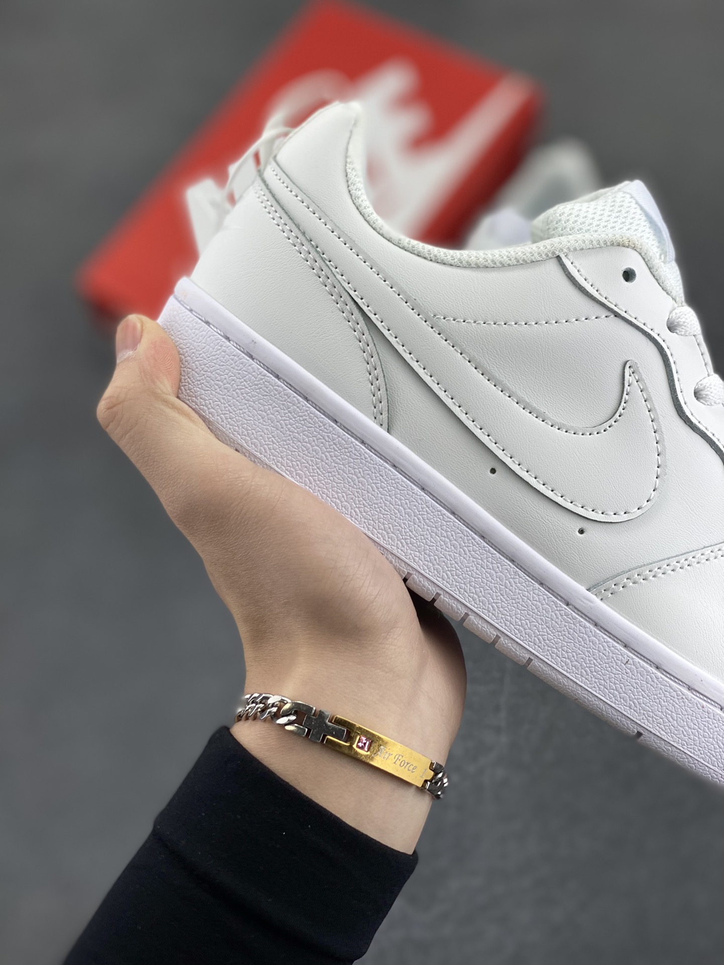 图片[6]-福利特价 Nike Court Borough Low 低帮百搭透气休闲运动板鞋男女鞋 经典耐用的设计，兼顾舒适脚感和出众风范，演绎匠心之作。结构性的支撑贴合感结合复古篮球设计，塑就场外全明星风范。 货号：BQ5448-100 尺码：36 36.5 37.5 38 38.5 39 40 40.5 41 42 42.5 43 44 45-选品中心