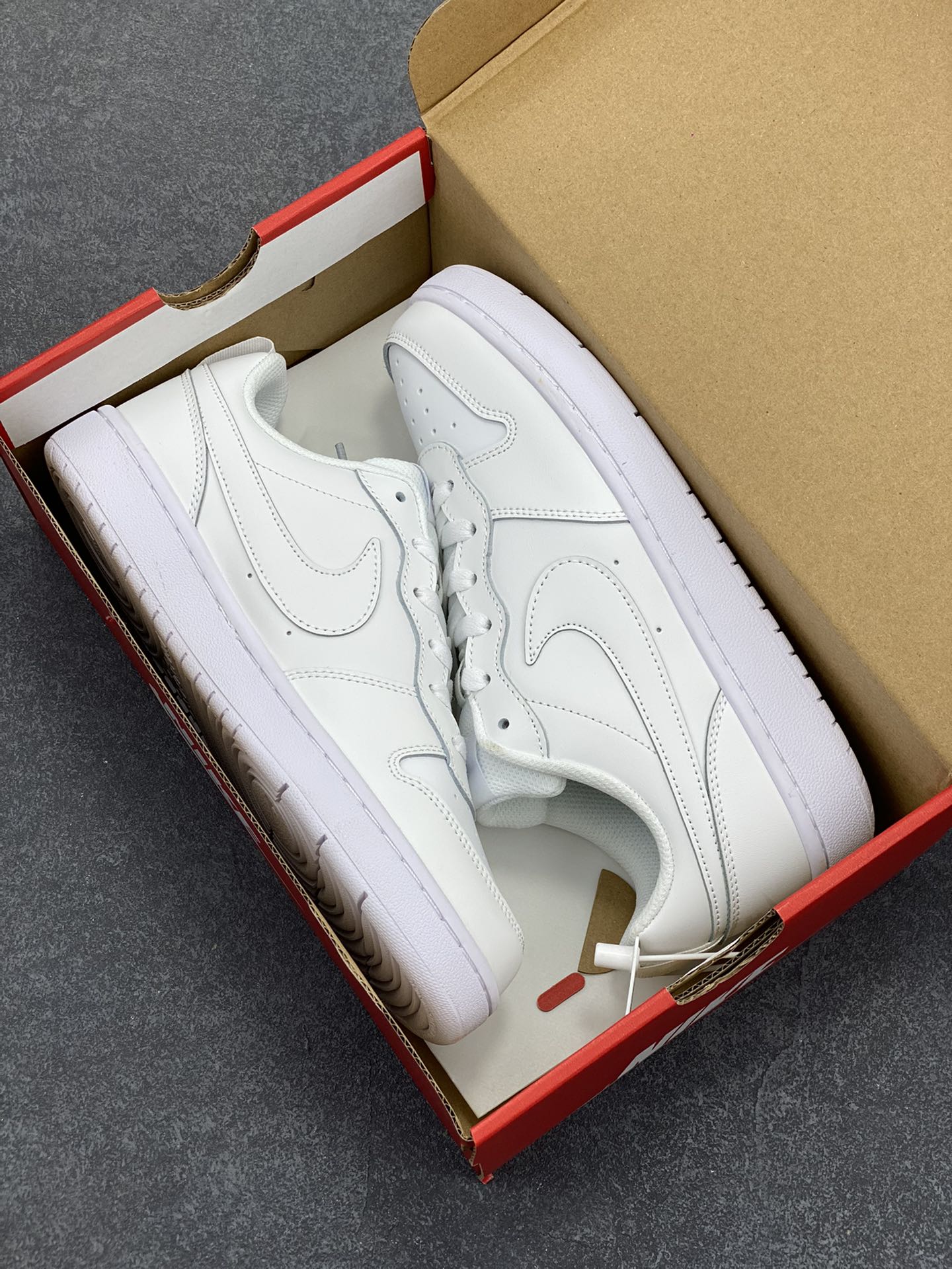 图片[9]-福利特价 Nike Court Borough Low 低帮百搭透气休闲运动板鞋男女鞋 经典耐用的设计，兼顾舒适脚感和出众风范，演绎匠心之作。结构性的支撑贴合感结合复古篮球设计，塑就场外全明星风范。 货号：BQ5448-100 尺码：36 36.5 37.5 38 38.5 39 40 40.5 41 42 42.5 43 44 45-选品中心