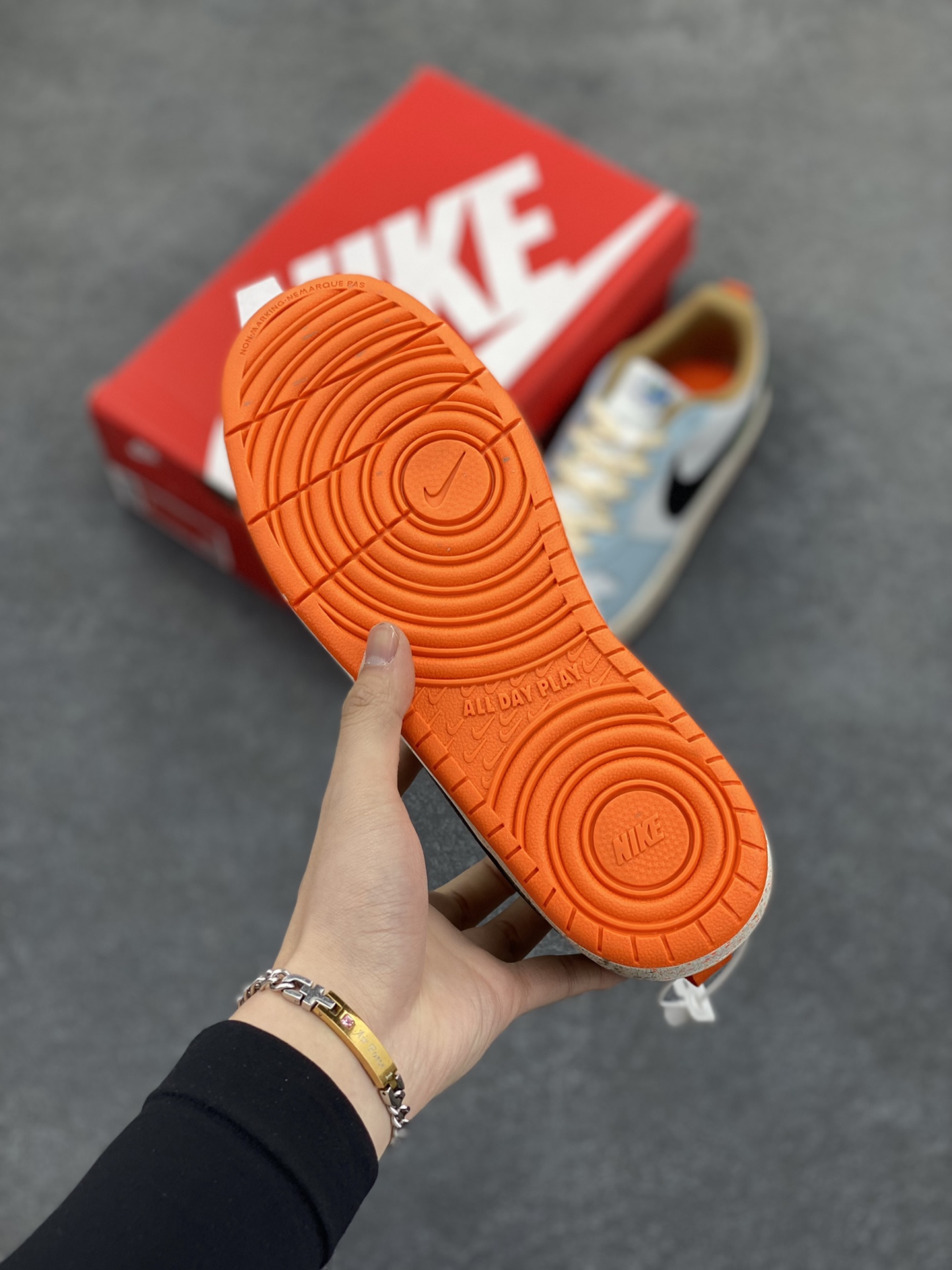 图片[5]-福利特价 Nike Court Borough Low 低帮百搭透气休闲运动板鞋男女鞋 经典耐用的设计，兼顾舒适脚感和出众风范，演绎匠心之作。结构性的支撑贴合感结合复古篮球设计，塑就场外全明星风范。 货号：DX6052-101 尺码：36 36.5 37.5 38 38.5 39 40 40.5 41 42 42.5 43 44 45-选品中心