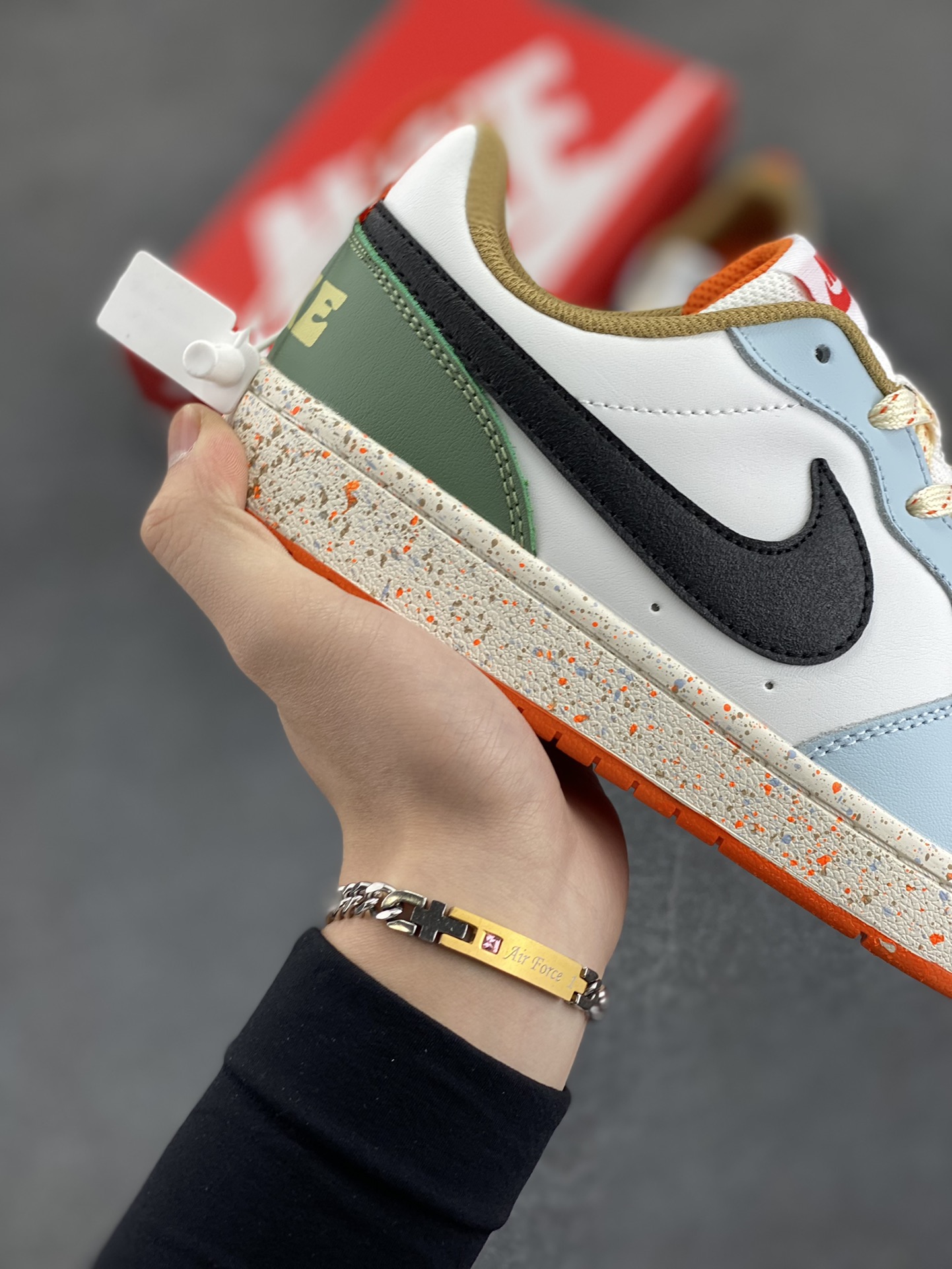 图片[6]-福利特价 Nike Court Borough Low 低帮百搭透气休闲运动板鞋男女鞋 经典耐用的设计，兼顾舒适脚感和出众风范，演绎匠心之作。结构性的支撑贴合感结合复古篮球设计，塑就场外全明星风范。 货号：DX6052-101 尺码：36 36.5 37.5 38 38.5 39 40 40.5 41 42 42.5 43 44 45-选品中心