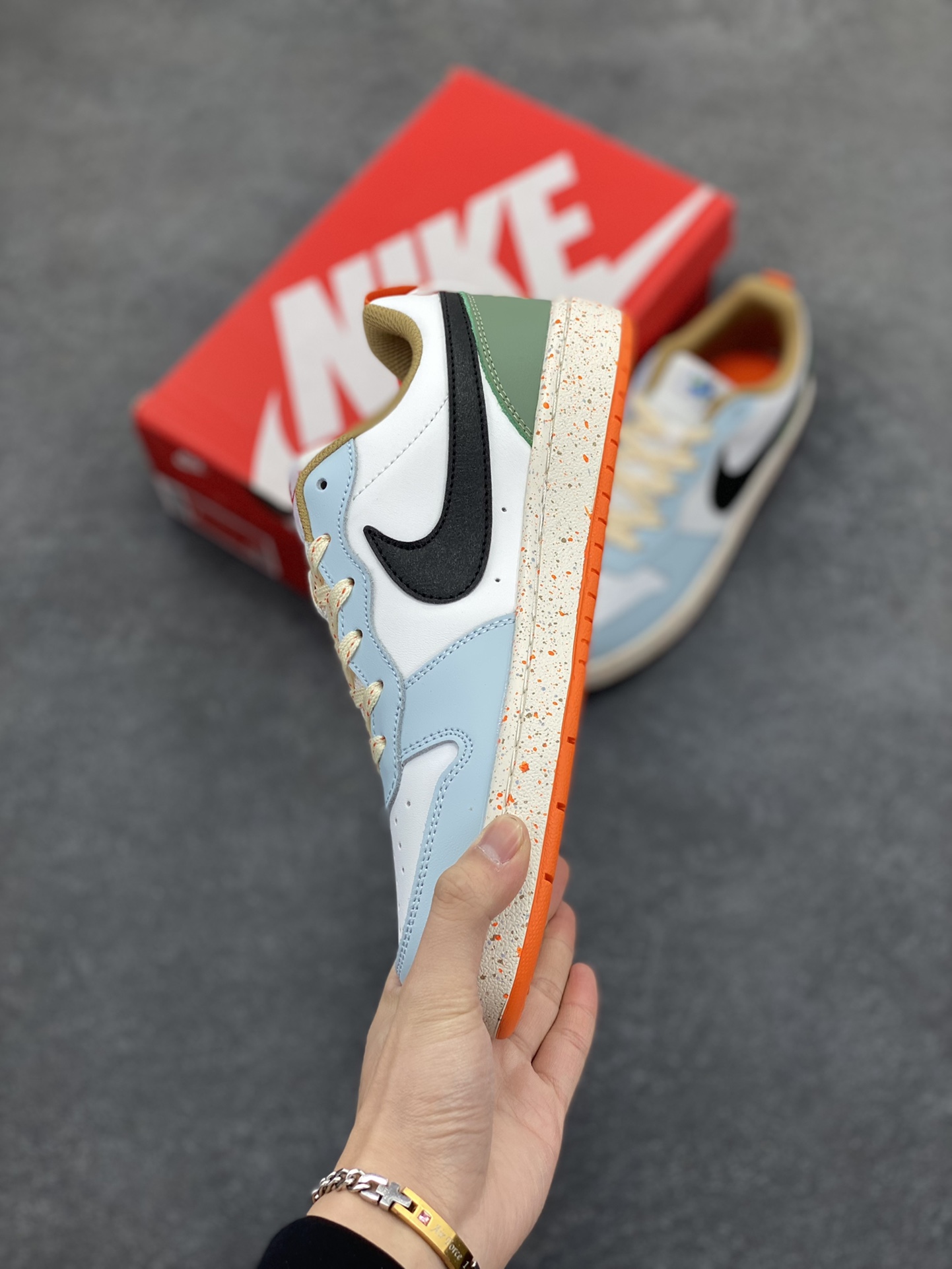 图片[3]-福利特价 Nike Court Borough Low 低帮百搭透气休闲运动板鞋男女鞋 经典耐用的设计，兼顾舒适脚感和出众风范，演绎匠心之作。结构性的支撑贴合感结合复古篮球设计，塑就场外全明星风范。 货号：DX6052-101 尺码：36 36.5 37.5 38 38.5 39 40 40.5 41 42 42.5 43 44 45-选品中心