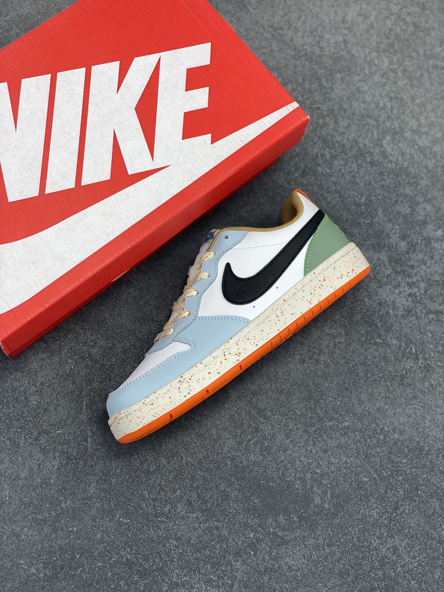 图片[7]-福利特价 Nike Court Borough Low 低帮百搭透气休闲运动板鞋男女鞋 经典耐用的设计，兼顾舒适脚感和出众风范，演绎匠心之作。结构性的支撑贴合感结合复古篮球设计，塑就场外全明星风范。 货号：DX6052-101 尺码：36 36.5 37.5 38 38.5 39 40 40.5 41 42 42.5 43 44 45-选品中心