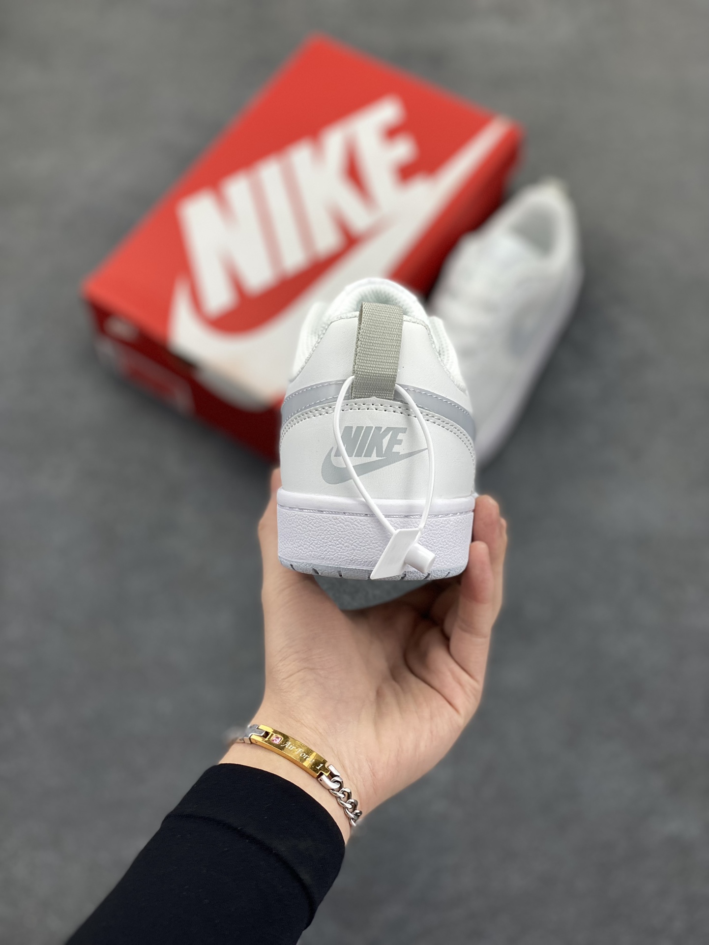 图片[4]-福利特价 Nike Court Borough Low 低帮百搭透气休闲运动板鞋男女鞋 经典耐用的设计，兼顾舒适脚感和出众风范，演绎匠心之作。结构性的支撑贴合感结合复古篮球设计，塑就场外全明星风范。 货号：BQ5448-118 尺码：36 36.5 37.5 38 38.5 39 40 40.5 41 42 42.5 43 44 45-选品中心