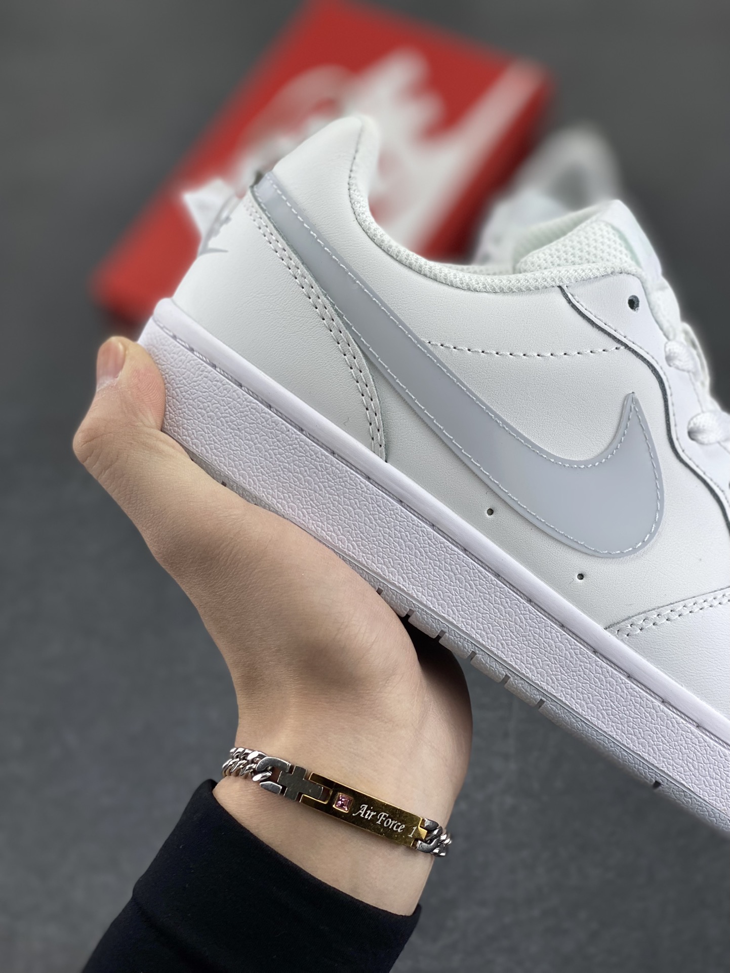 图片[6]-福利特价 Nike Court Borough Low 低帮百搭透气休闲运动板鞋男女鞋 经典耐用的设计，兼顾舒适脚感和出众风范，演绎匠心之作。结构性的支撑贴合感结合复古篮球设计，塑就场外全明星风范。 货号：BQ5448-118 尺码：36 36.5 37.5 38 38.5 39 40 40.5 41 42 42.5 43 44 45-选品中心