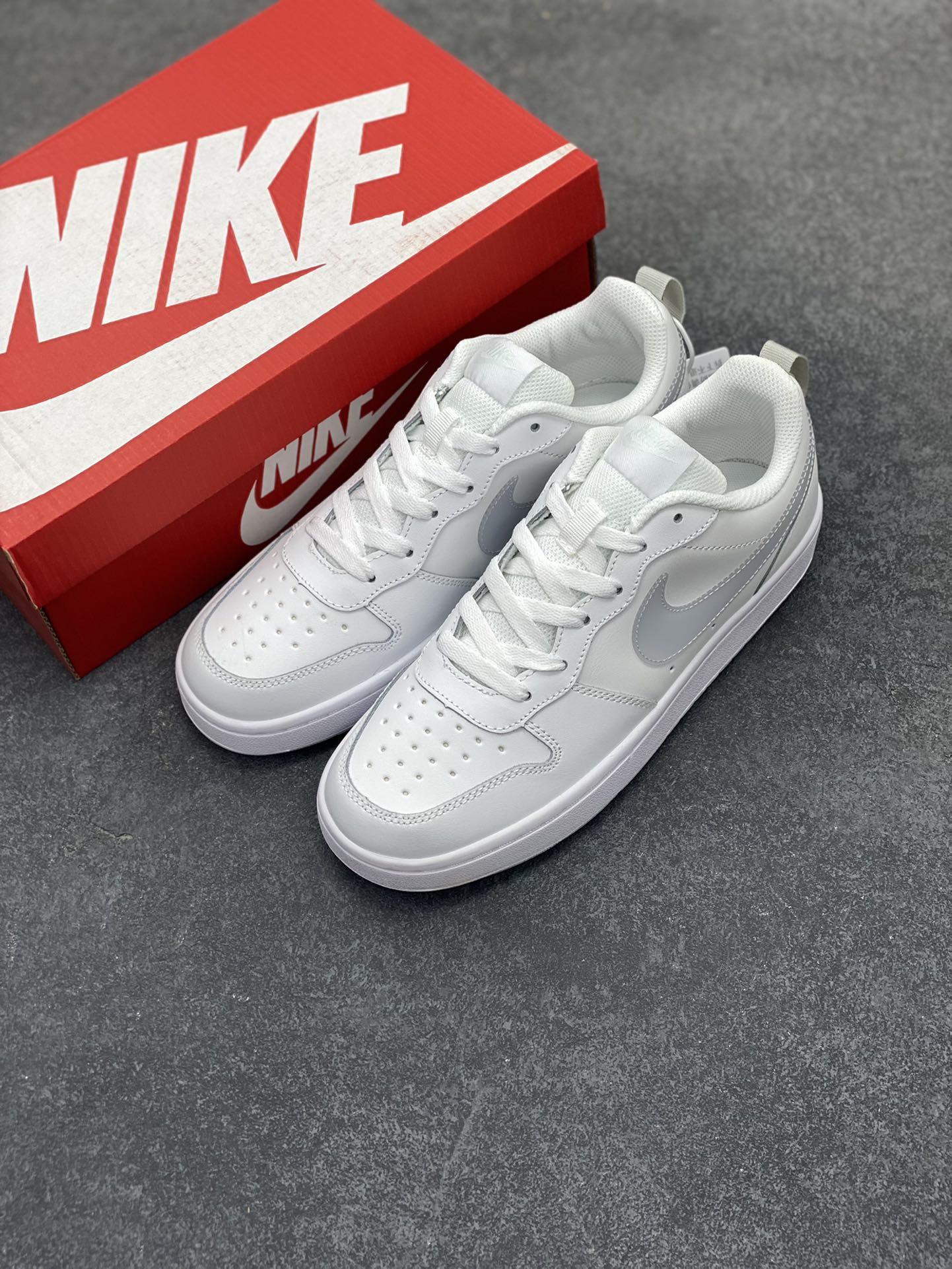 图片[8]-福利特价 Nike Court Borough Low 低帮百搭透气休闲运动板鞋男女鞋 经典耐用的设计，兼顾舒适脚感和出众风范，演绎匠心之作。结构性的支撑贴合感结合复古篮球设计，塑就场外全明星风范。 货号：BQ5448-118 尺码：36 36.5 37.5 38 38.5 39 40 40.5 41 42 42.5 43 44 45-选品中心