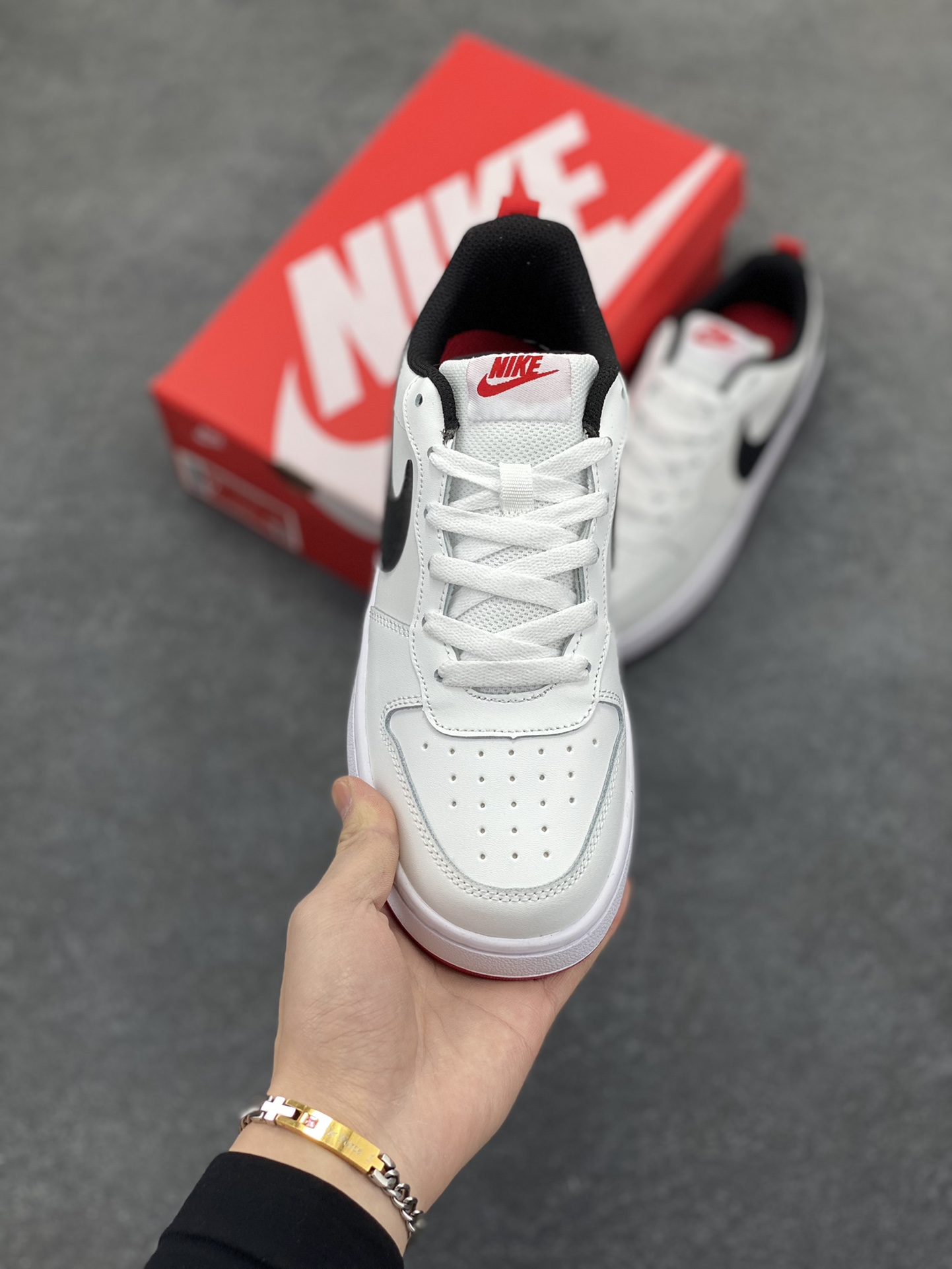 图片[2]-福利特价 Nike Court Borough Low 低帮百搭透气休闲运动板鞋男女鞋 经典耐用的设计，兼顾舒适脚感和出众风范，演绎匠心之作。结构性的支撑贴合感结合复古篮球设计，塑就场外全明星风范。 货号：DM0110-100 尺码：36 36.5 37.5 38 38.5 39 40 40.5 41 42 42.5 43 44 45-选品中心