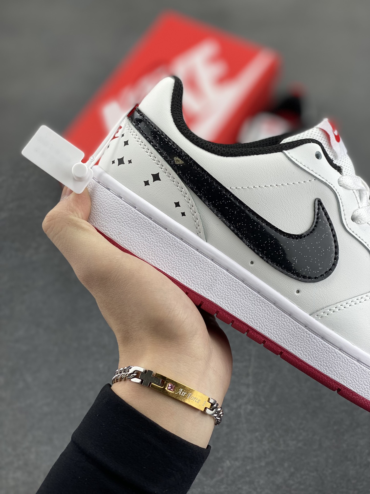 图片[6]-福利特价 Nike Court Borough Low 低帮百搭透气休闲运动板鞋男女鞋 经典耐用的设计，兼顾舒适脚感和出众风范，演绎匠心之作。结构性的支撑贴合感结合复古篮球设计，塑就场外全明星风范。 货号：DM0110-100 尺码：36 36.5 37.5 38 38.5 39 40 40.5 41 42 42.5 43 44 45-选品中心