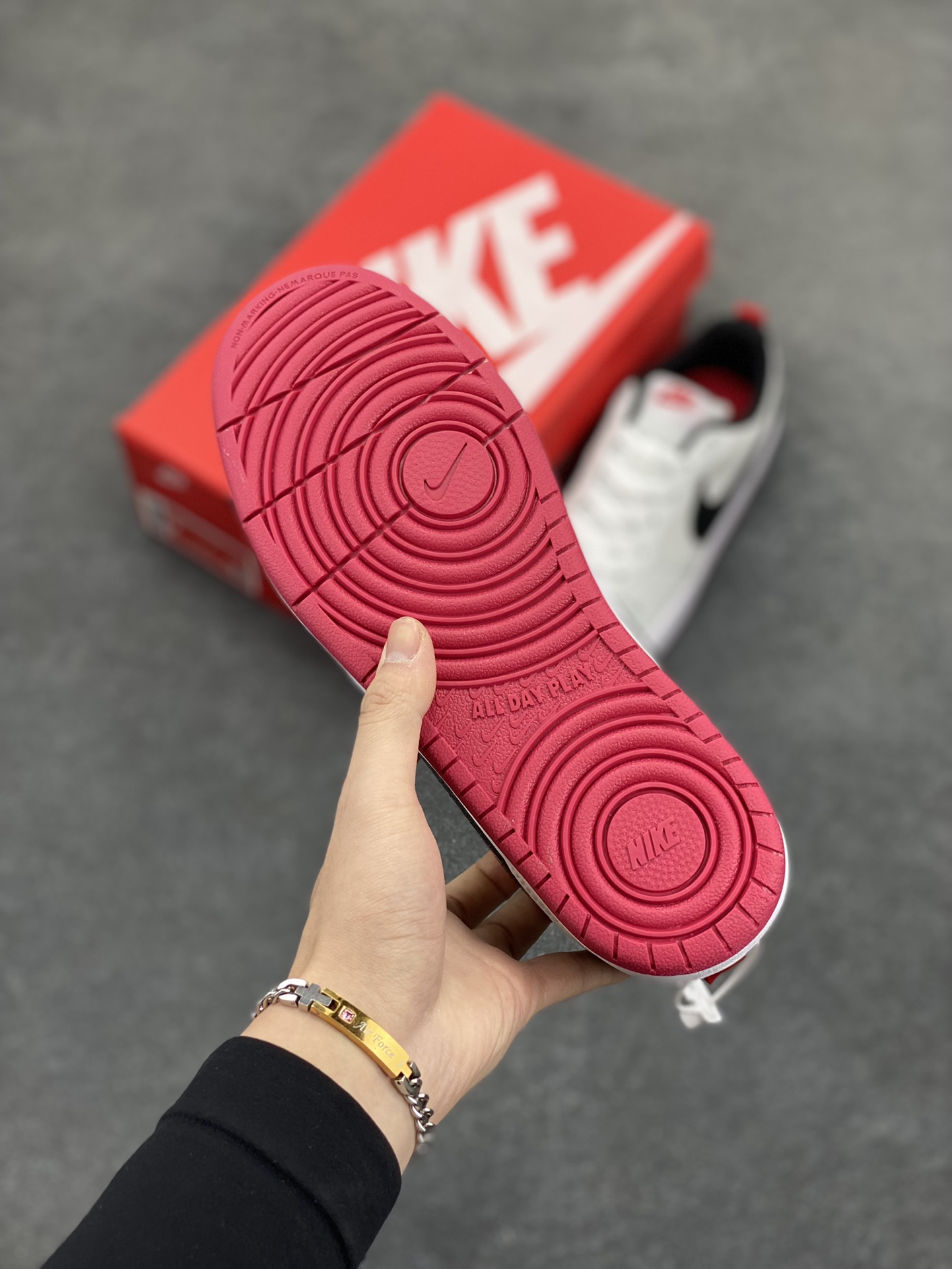 图片[5]-福利特价 Nike Court Borough Low 低帮百搭透气休闲运动板鞋男女鞋 经典耐用的设计，兼顾舒适脚感和出众风范，演绎匠心之作。结构性的支撑贴合感结合复古篮球设计，塑就场外全明星风范。 货号：DM0110-100 尺码：36 36.5 37.5 38 38.5 39 40 40.5 41 42 42.5 43 44 45-选品中心