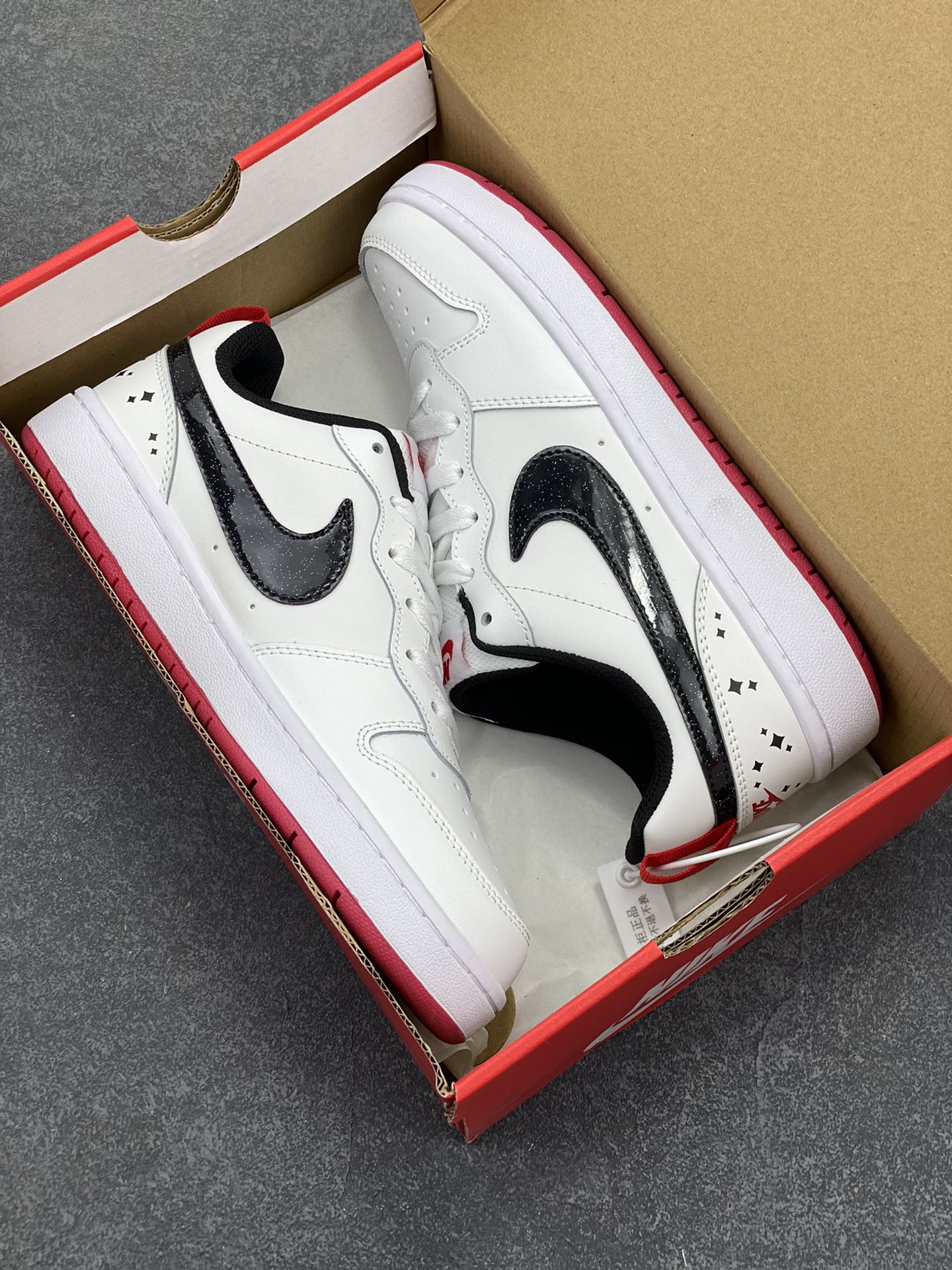 图片[9]-福利特价 Nike Court Borough Low 低帮百搭透气休闲运动板鞋男女鞋 经典耐用的设计，兼顾舒适脚感和出众风范，演绎匠心之作。结构性的支撑贴合感结合复古篮球设计，塑就场外全明星风范。 货号：DM0110-100 尺码：36 36.5 37.5 38 38.5 39 40 40.5 41 42 42.5 43 44 45-选品中心