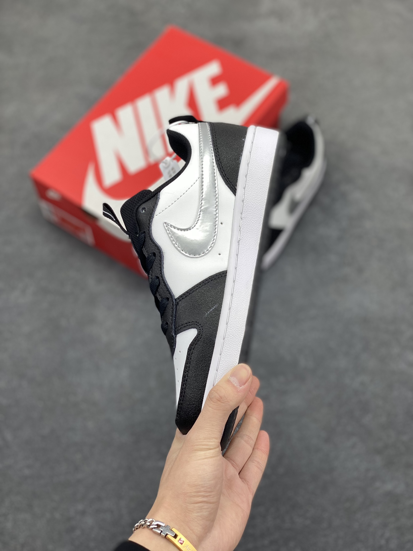 图片[3]-福利特价 Nike Court Borough Low 低帮百搭透气休闲运动板鞋男女鞋 经典耐用的设计，兼顾舒适脚感和出众风范，演绎匠心之作。结构性的支撑贴合感结合复古篮球设计，塑就场外全明星风范。 货号：CT3964-100 尺码：36 36.5 37.5 38 38.5 39 40 40.5 41 42 42.5 43 44 45-选品中心