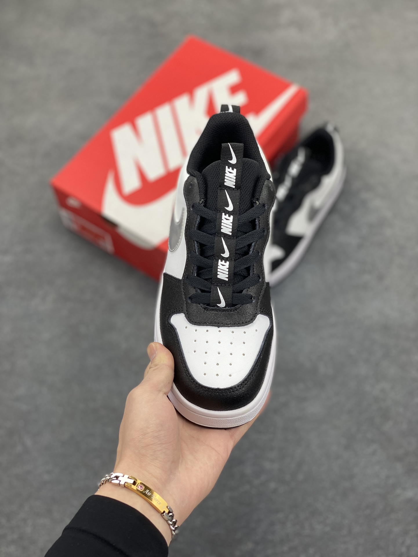 图片[2]-福利特价 Nike Court Borough Low 低帮百搭透气休闲运动板鞋男女鞋 经典耐用的设计，兼顾舒适脚感和出众风范，演绎匠心之作。结构性的支撑贴合感结合复古篮球设计，塑就场外全明星风范。 货号：CT3964-100 尺码：36 36.5 37.5 38 38.5 39 40 40.5 41 42 42.5 43 44 45-选品中心