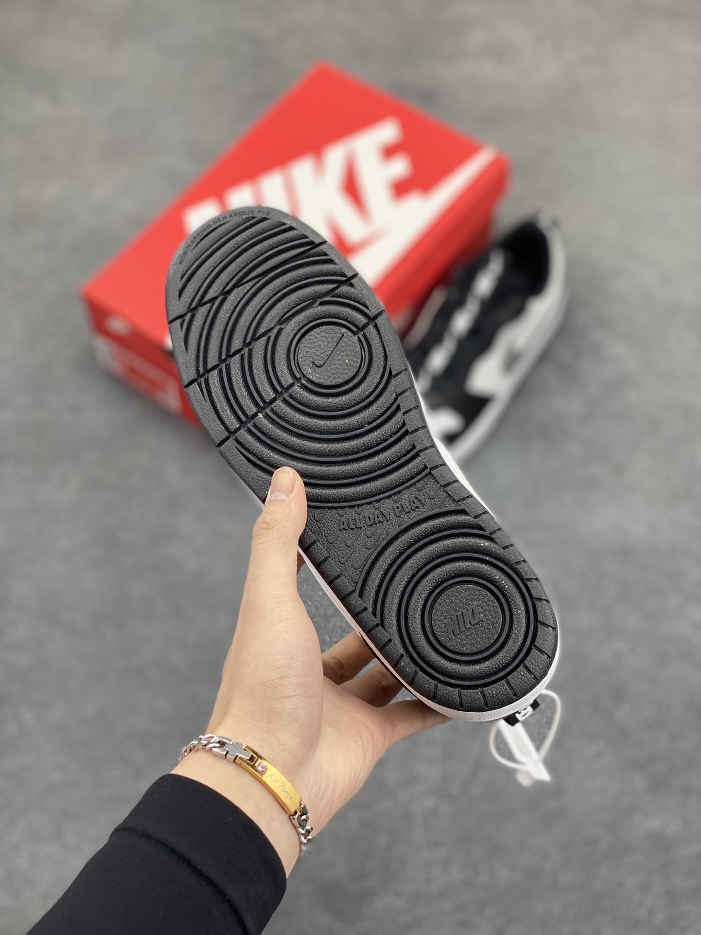 图片[5]-福利特价 Nike Court Borough Low 低帮百搭透气休闲运动板鞋男女鞋 经典耐用的设计，兼顾舒适脚感和出众风范，演绎匠心之作。结构性的支撑贴合感结合复古篮球设计，塑就场外全明星风范。 货号：CT3964-100 尺码：36 36.5 37.5 38 38.5 39 40 40.5 41 42 42.5 43 44 45-选品中心