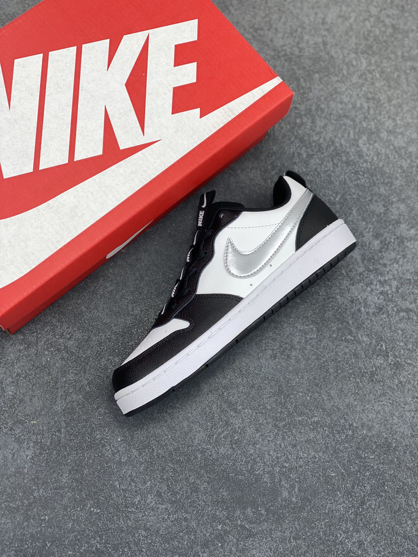 图片[7]-福利特价 Nike Court Borough Low 低帮百搭透气休闲运动板鞋男女鞋 经典耐用的设计，兼顾舒适脚感和出众风范，演绎匠心之作。结构性的支撑贴合感结合复古篮球设计，塑就场外全明星风范。 货号：CT3964-100 尺码：36 36.5 37.5 38 38.5 39 40 40.5 41 42 42.5 43 44 45-选品中心